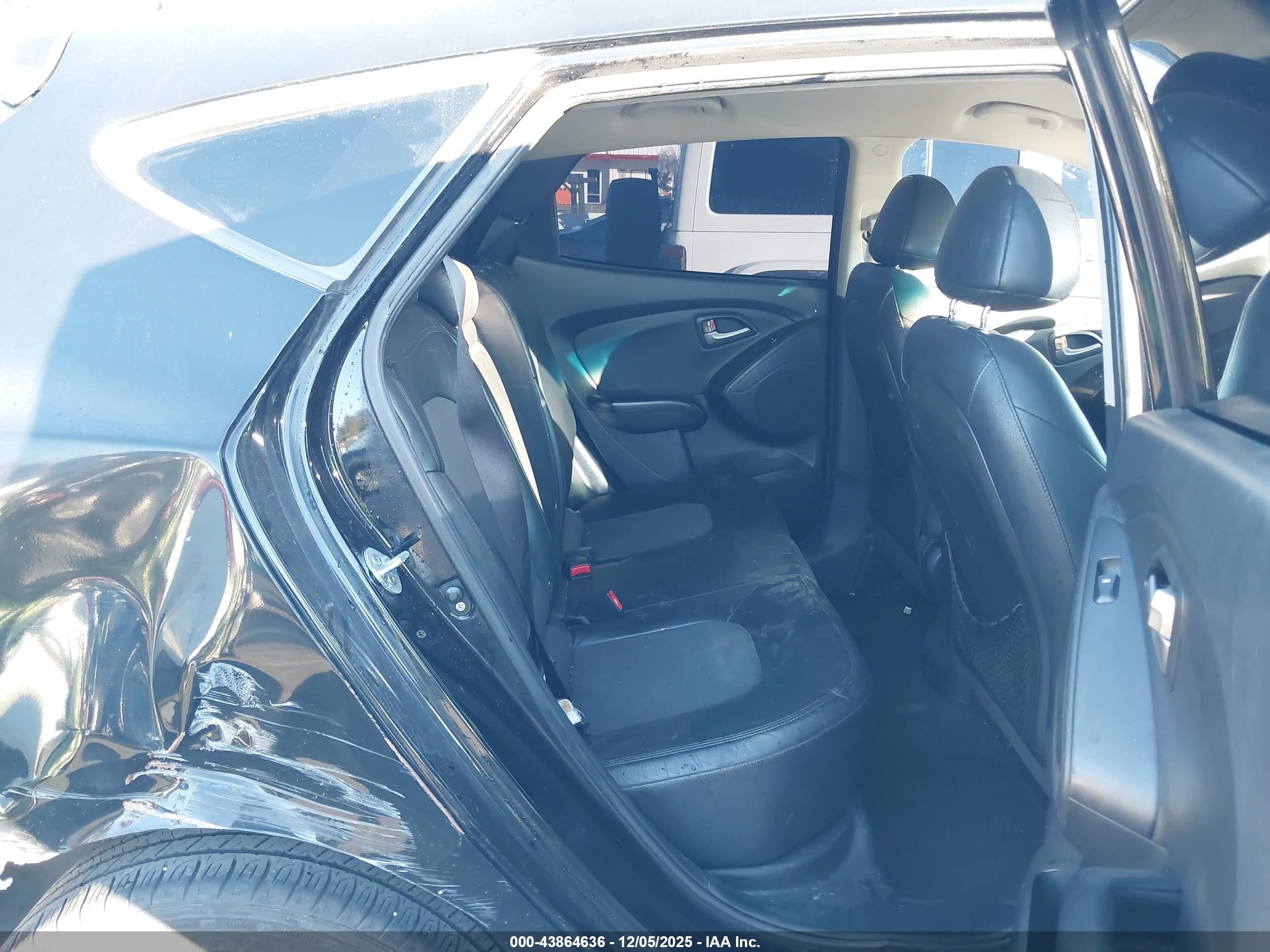 HYUNDAI TUCSON image 8