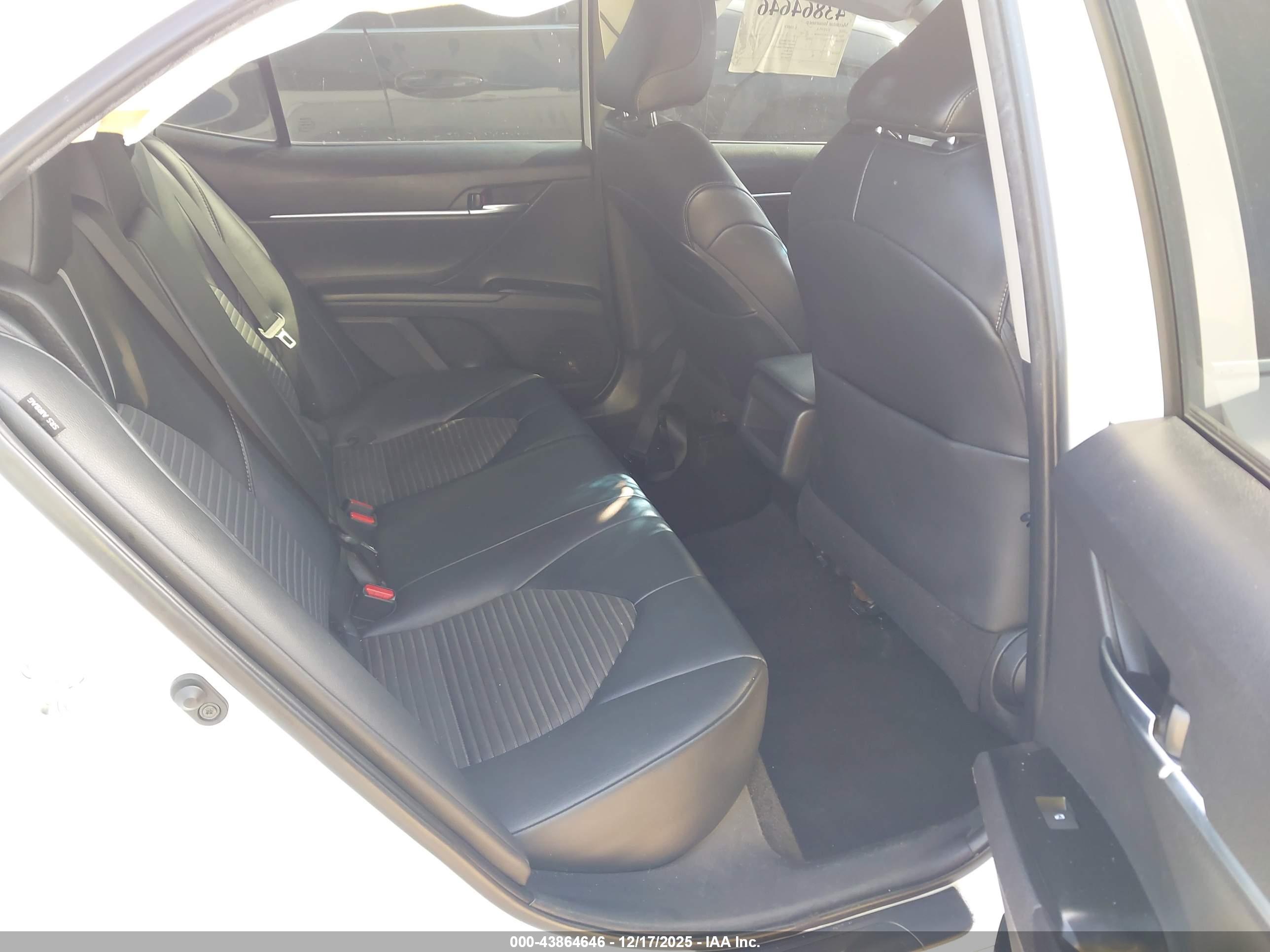 TOYOTA CAMRY image 8