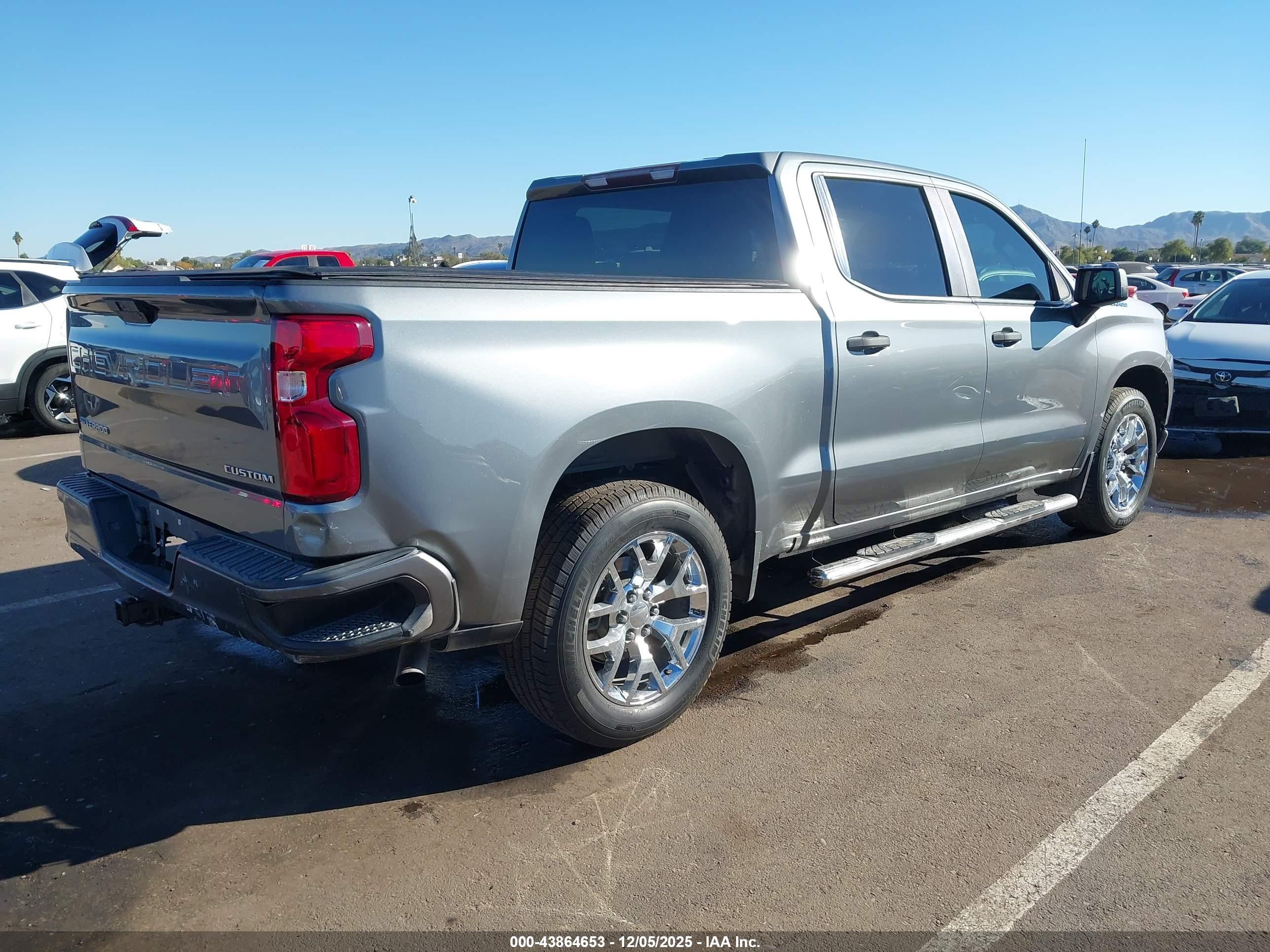 CHEVROLET SILVERADO image 4