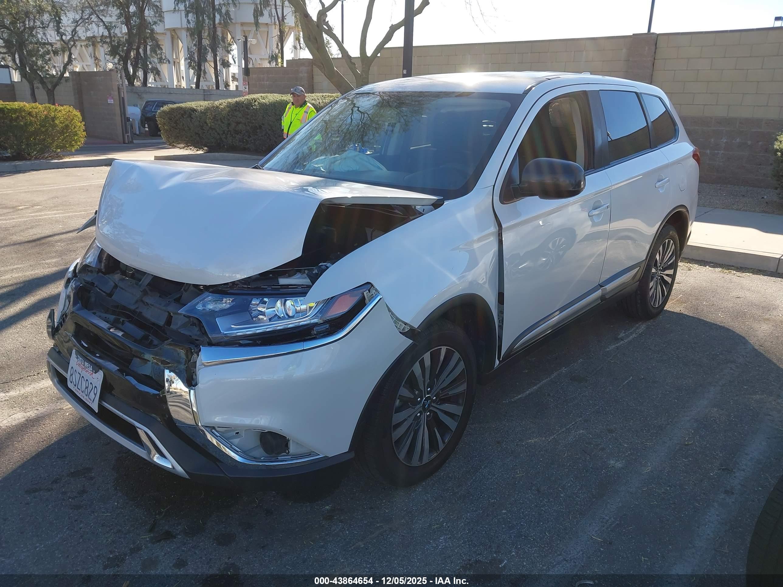 MITSUBISHI OUTLANDER image 2