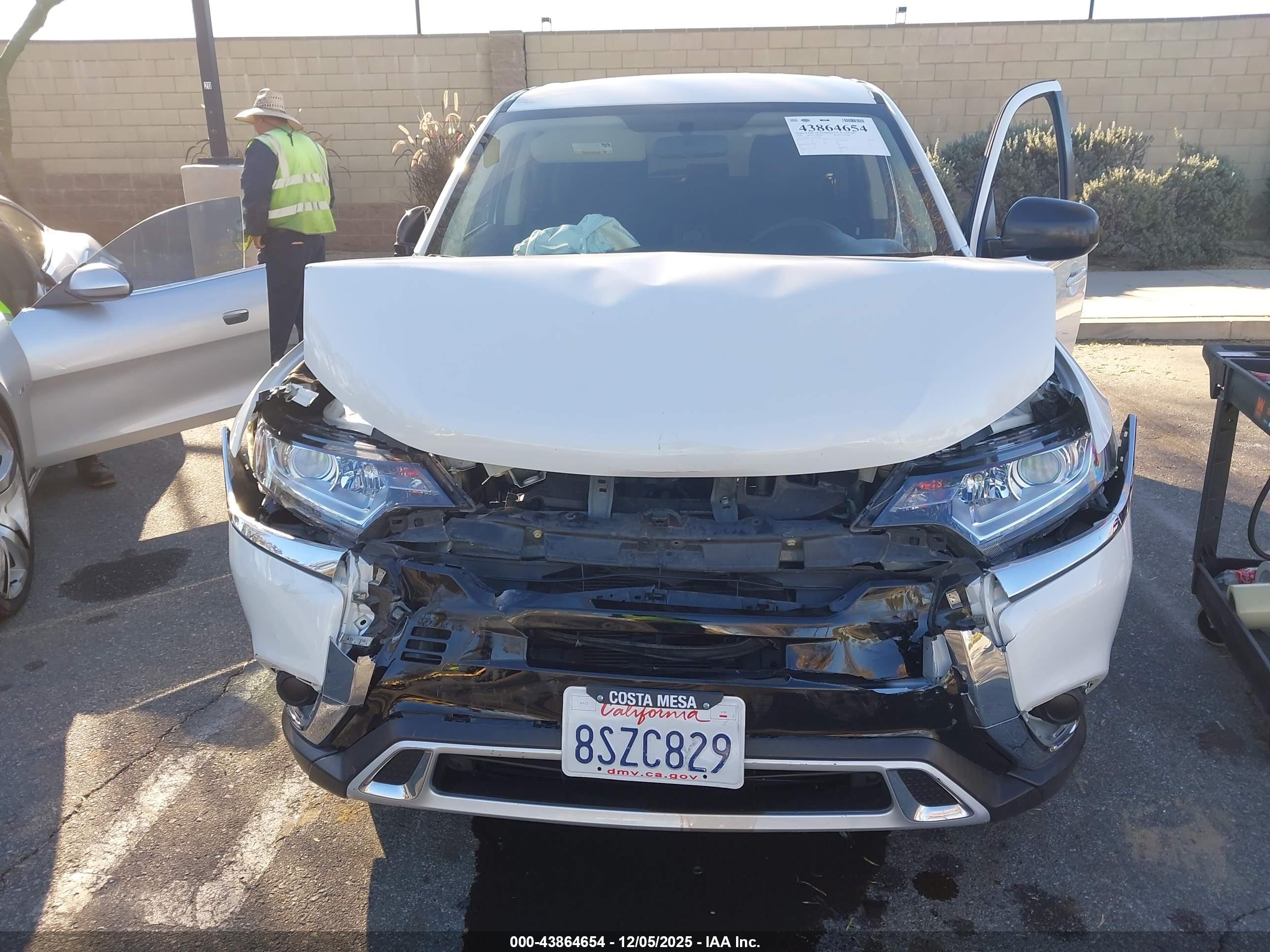 MITSUBISHI OUTLANDER image 6