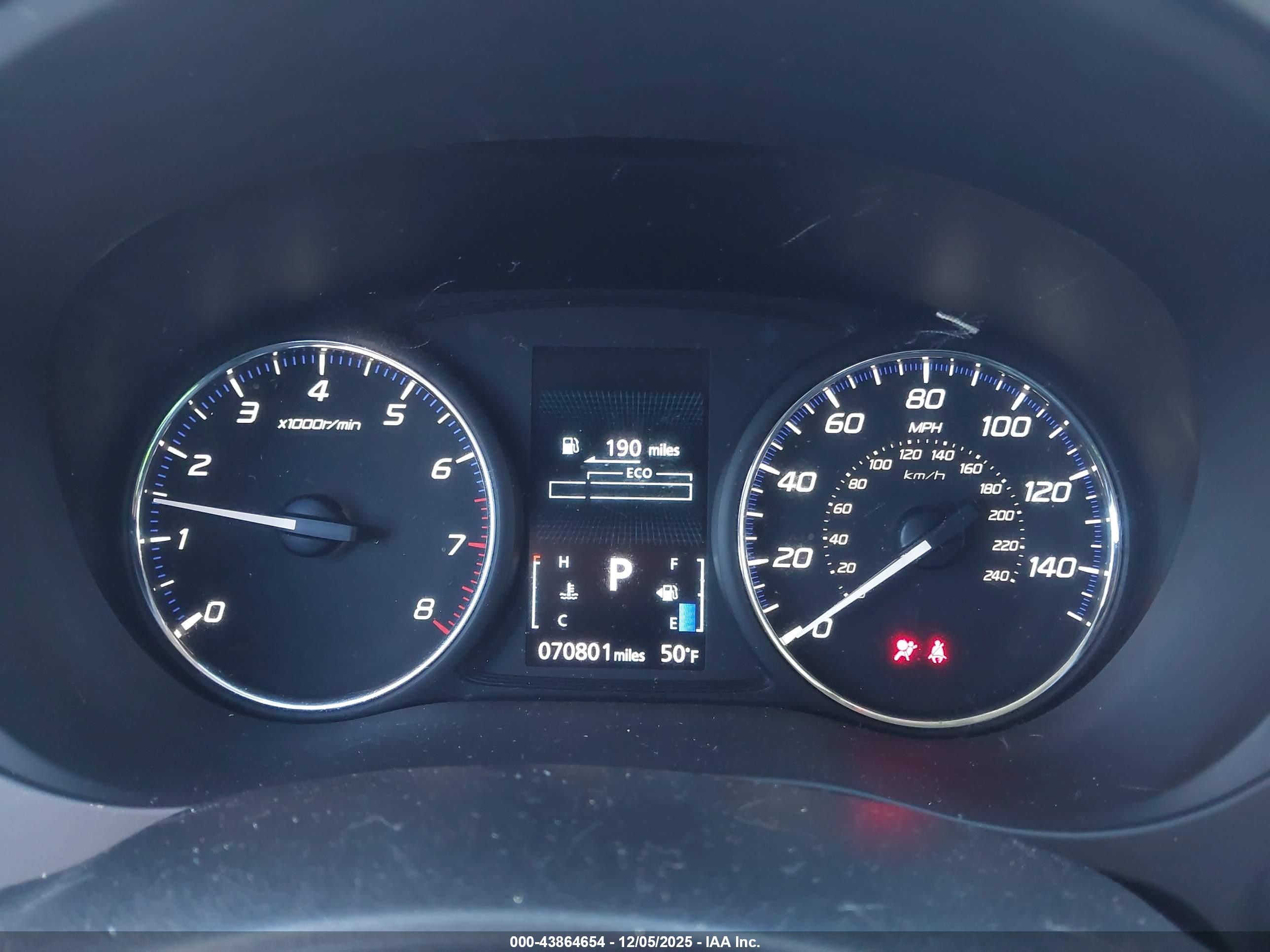 MITSUBISHI OUTLANDER image 7