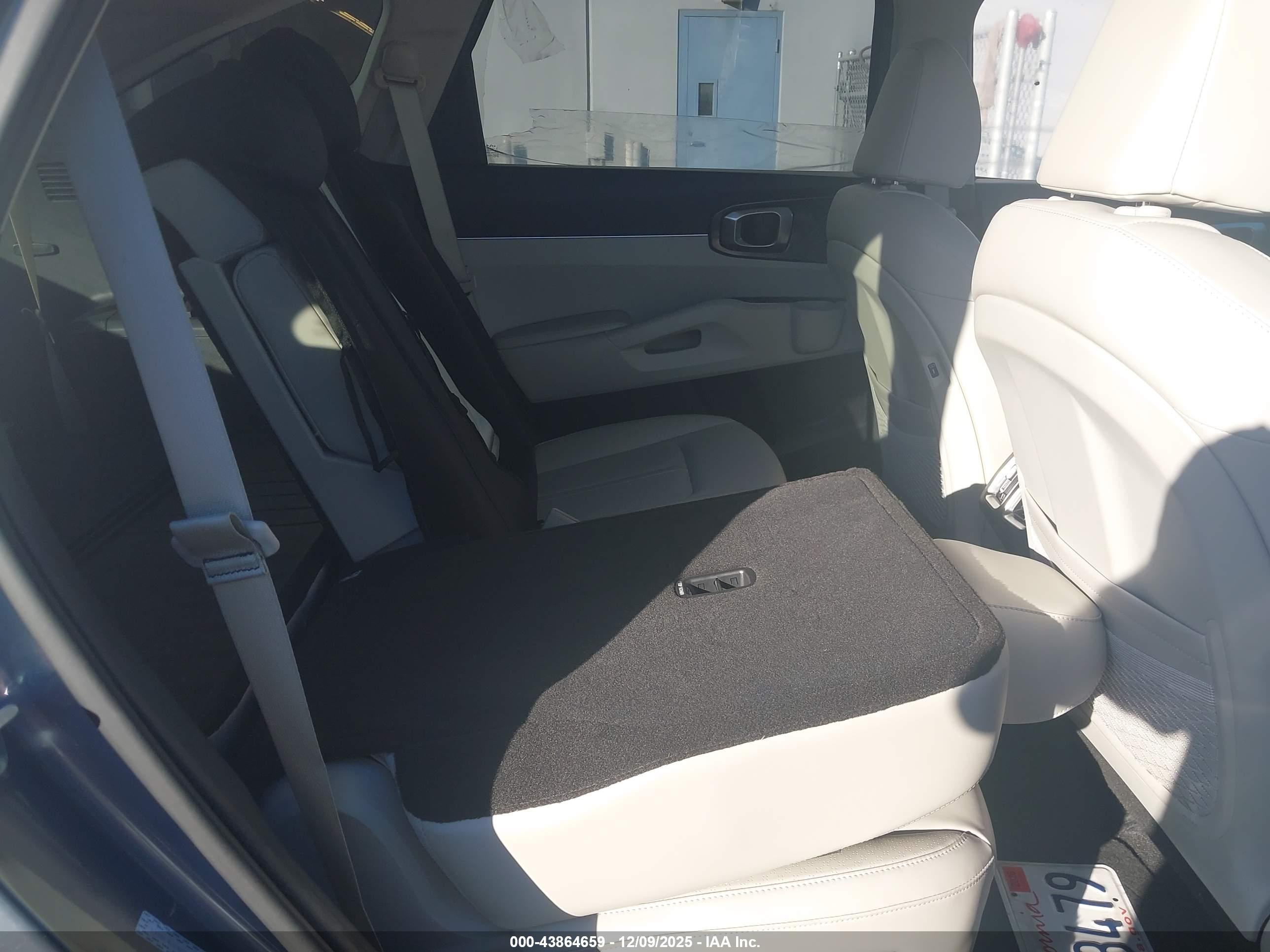 KIA SORENTO image 8