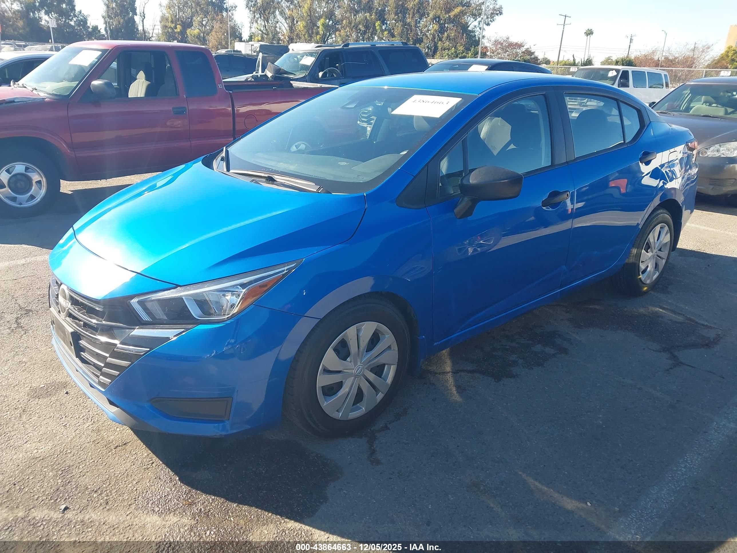 NISSAN VERSA image 2