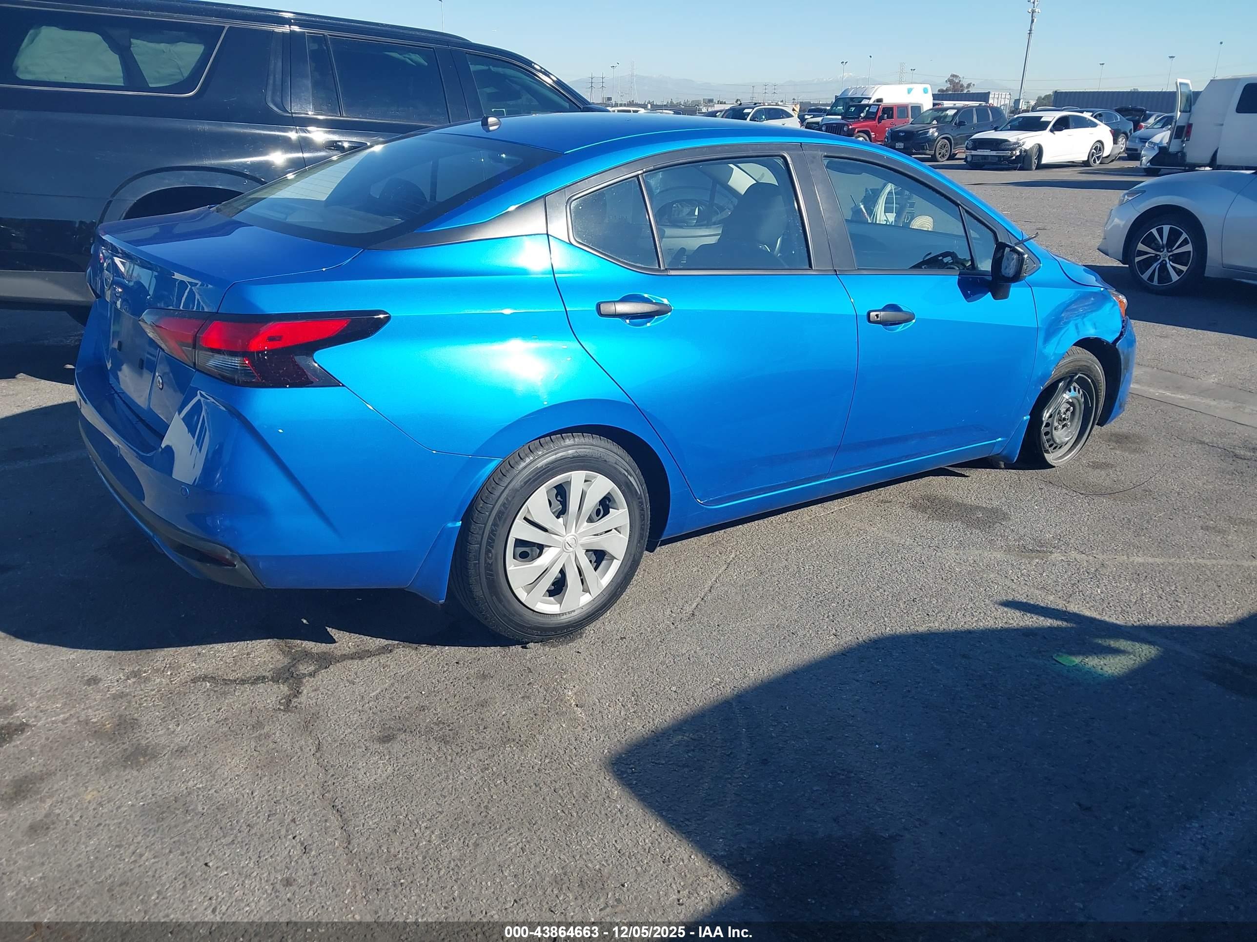NISSAN VERSA image 4