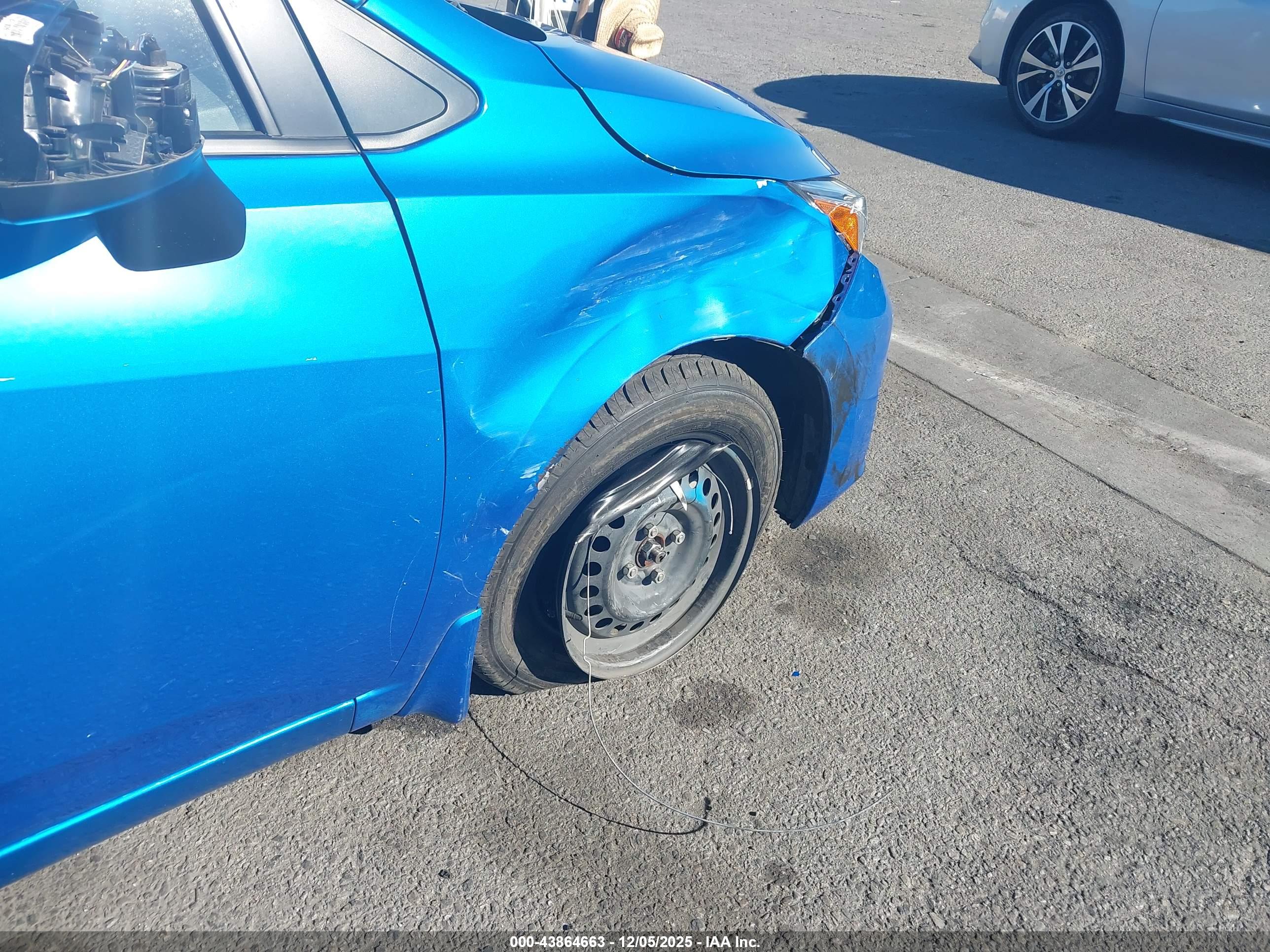 NISSAN VERSA image 6