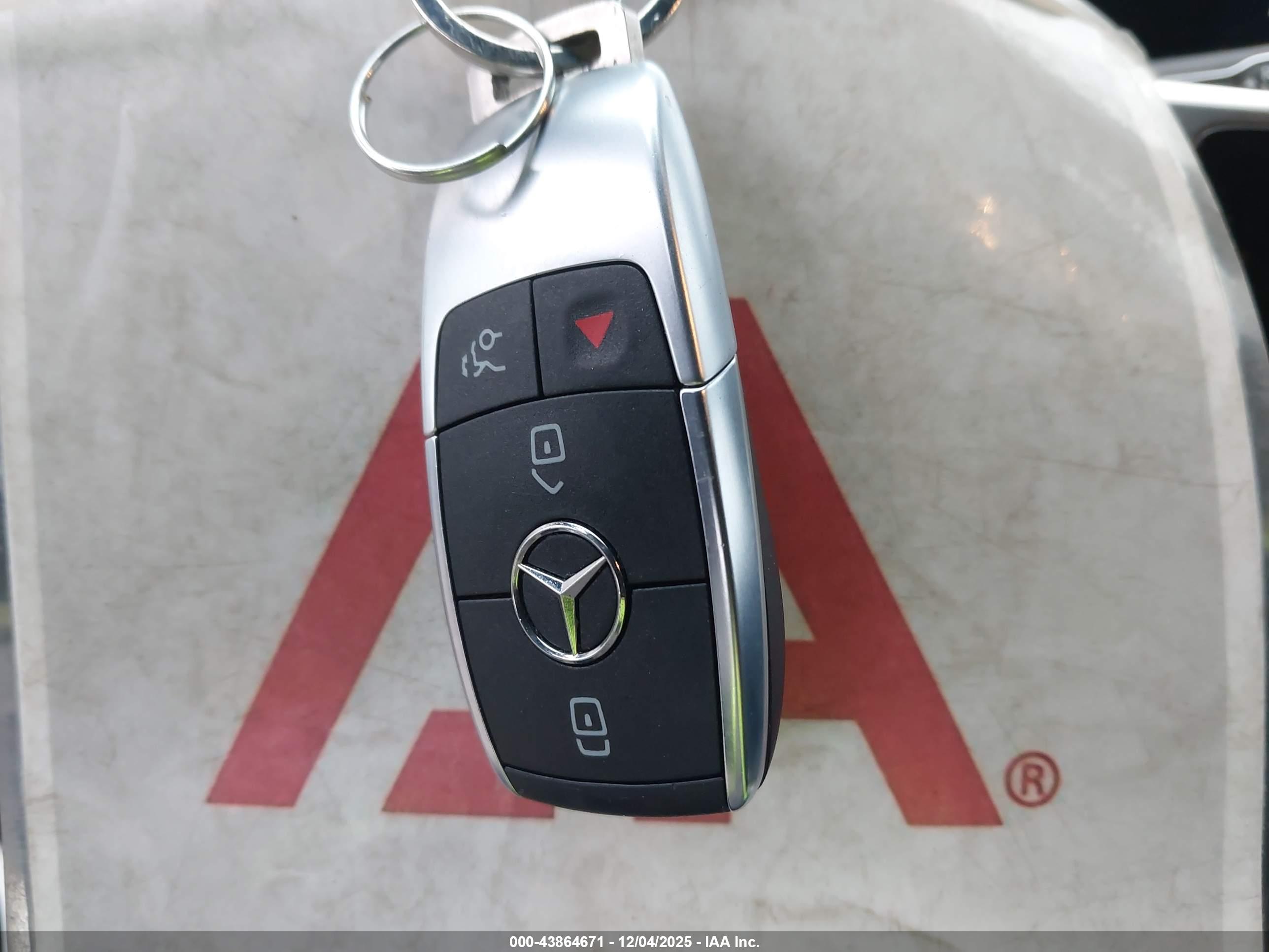 MERCEDES-BENZ GLS image 11