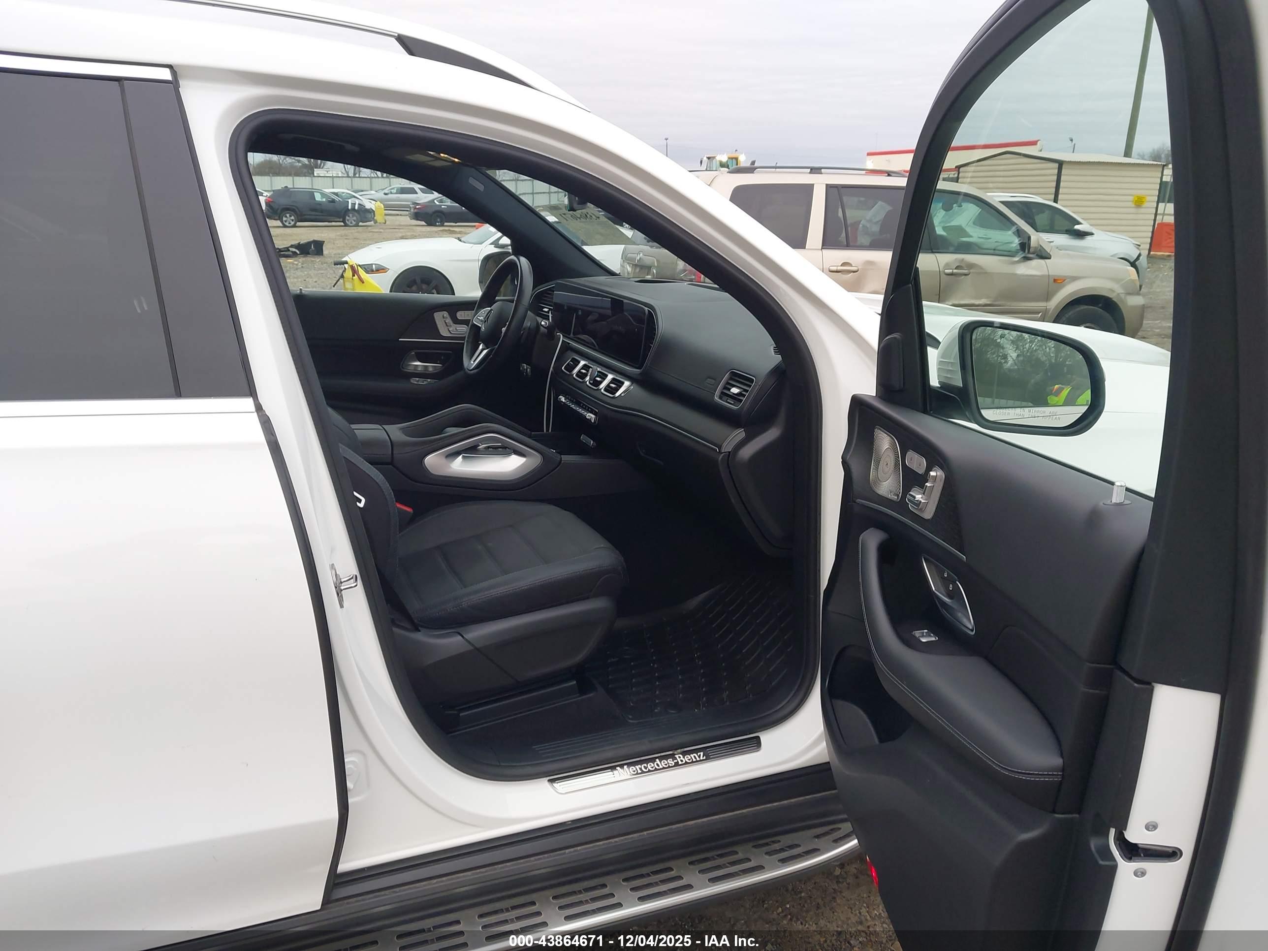 MERCEDES-BENZ GLS image 5