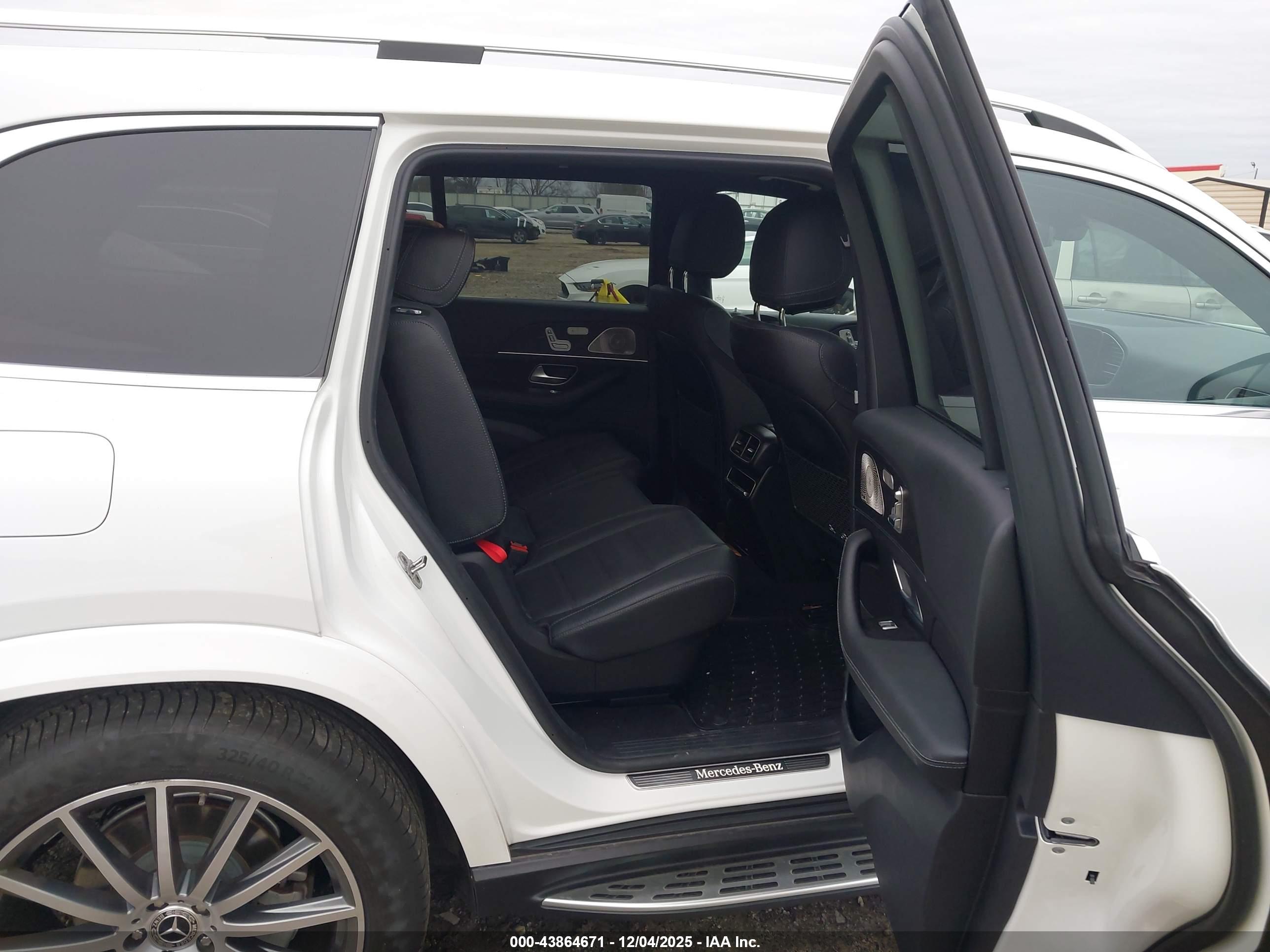 MERCEDES-BENZ GLS image 8
