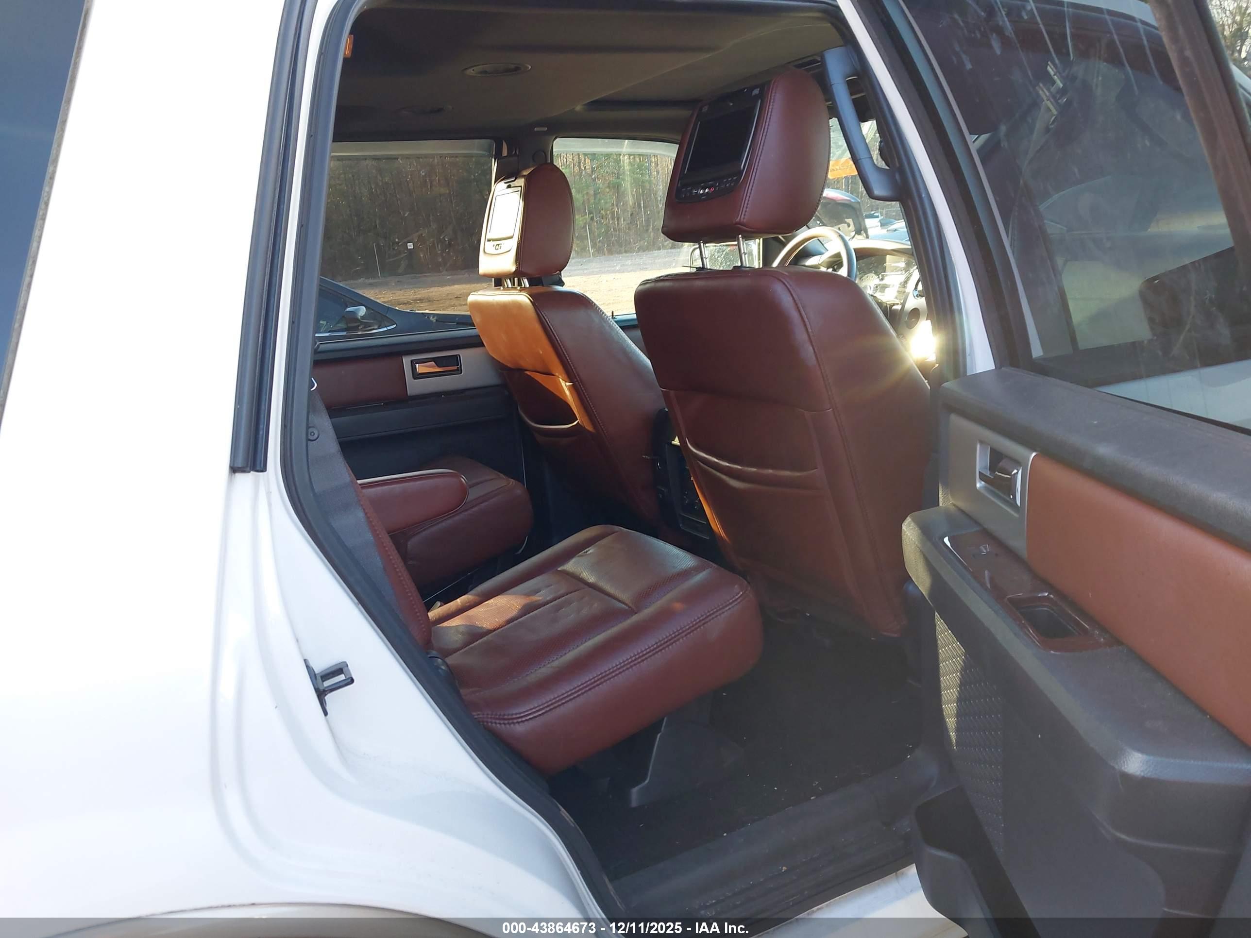 FORD EXPEDITION image 8