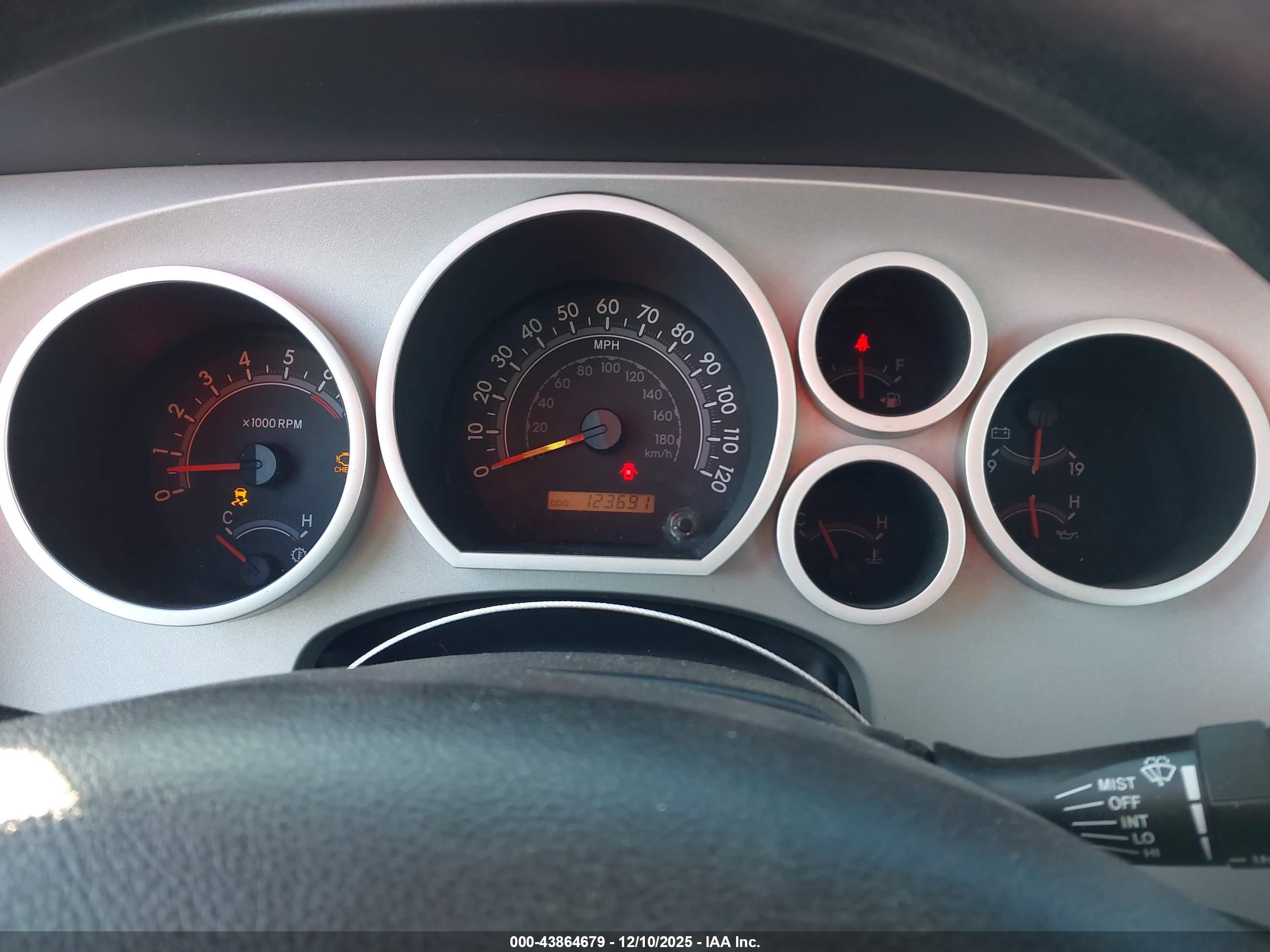 TOYOTA TUNDRA image 7