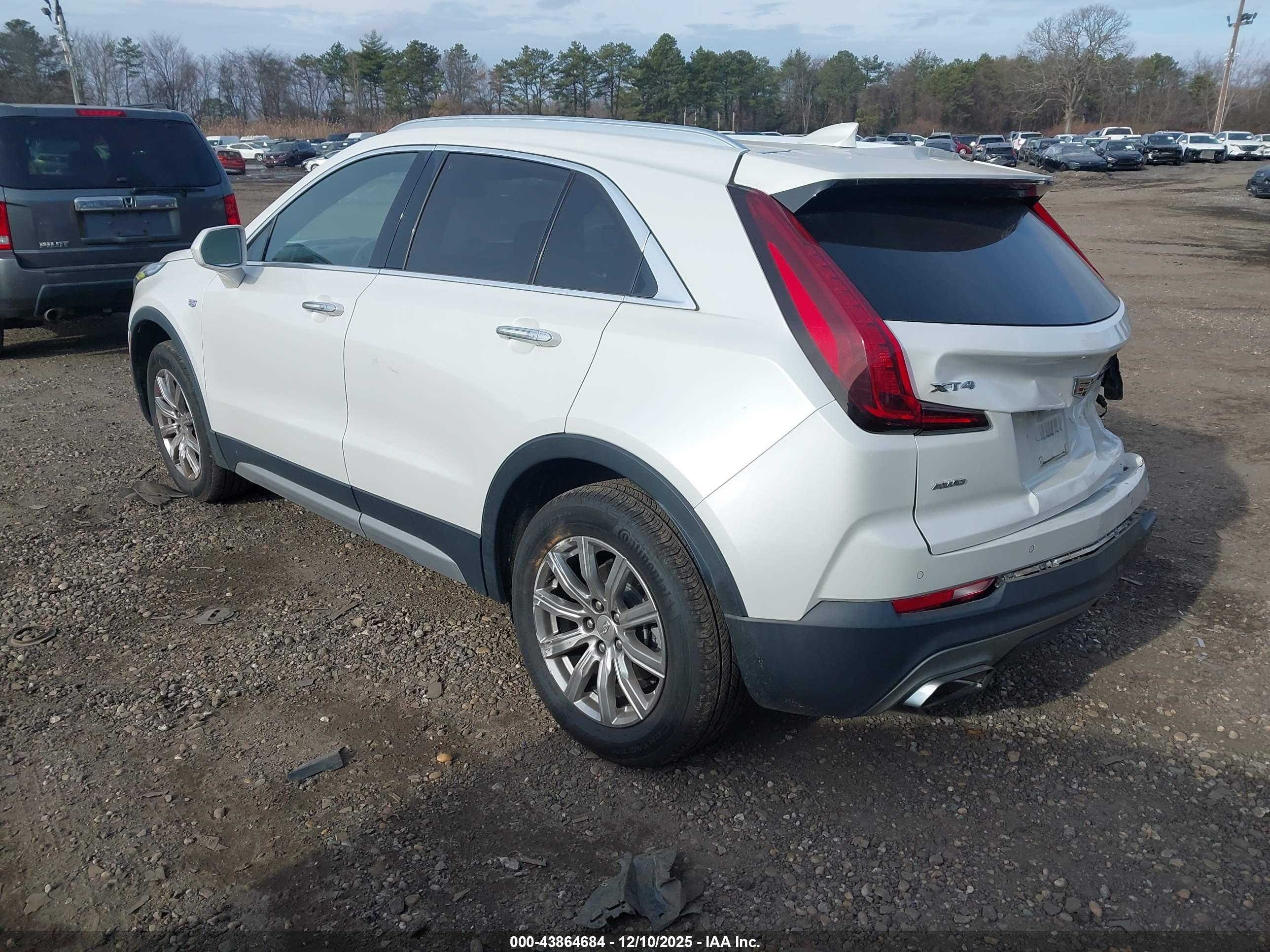 CADILLAC XT4 image 3