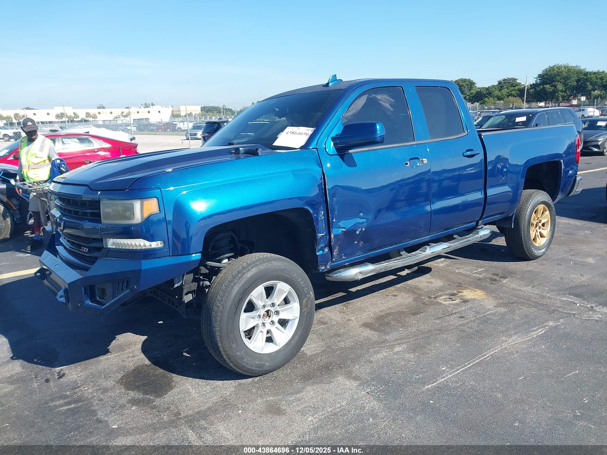 CHEVROLET SILVERADO image 2