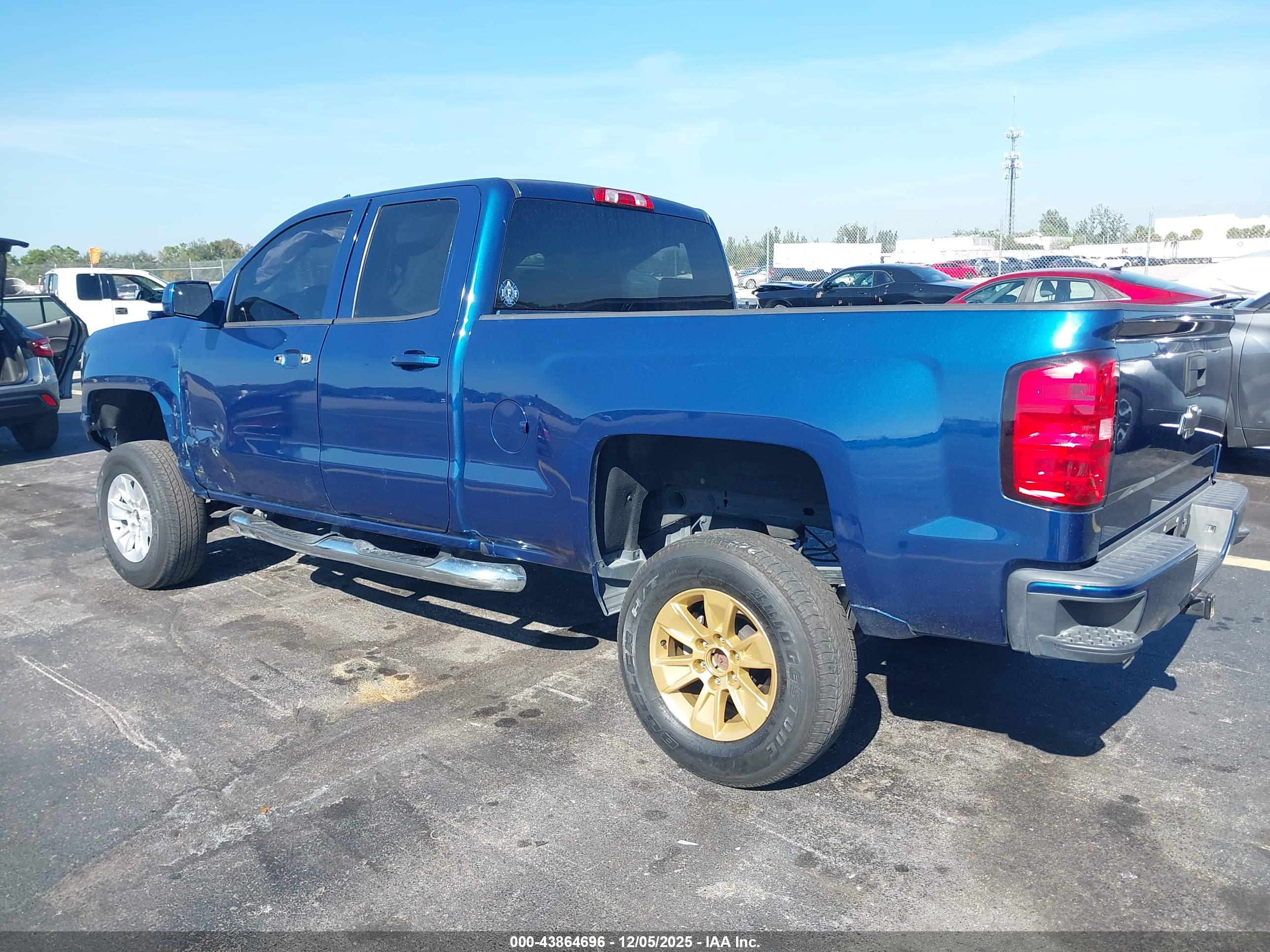 CHEVROLET SILVERADO image 3