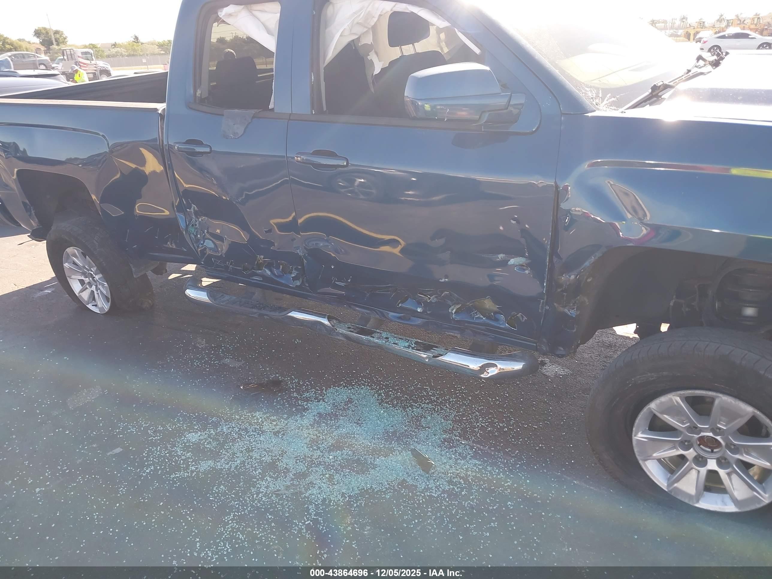 CHEVROLET SILVERADO image 6
