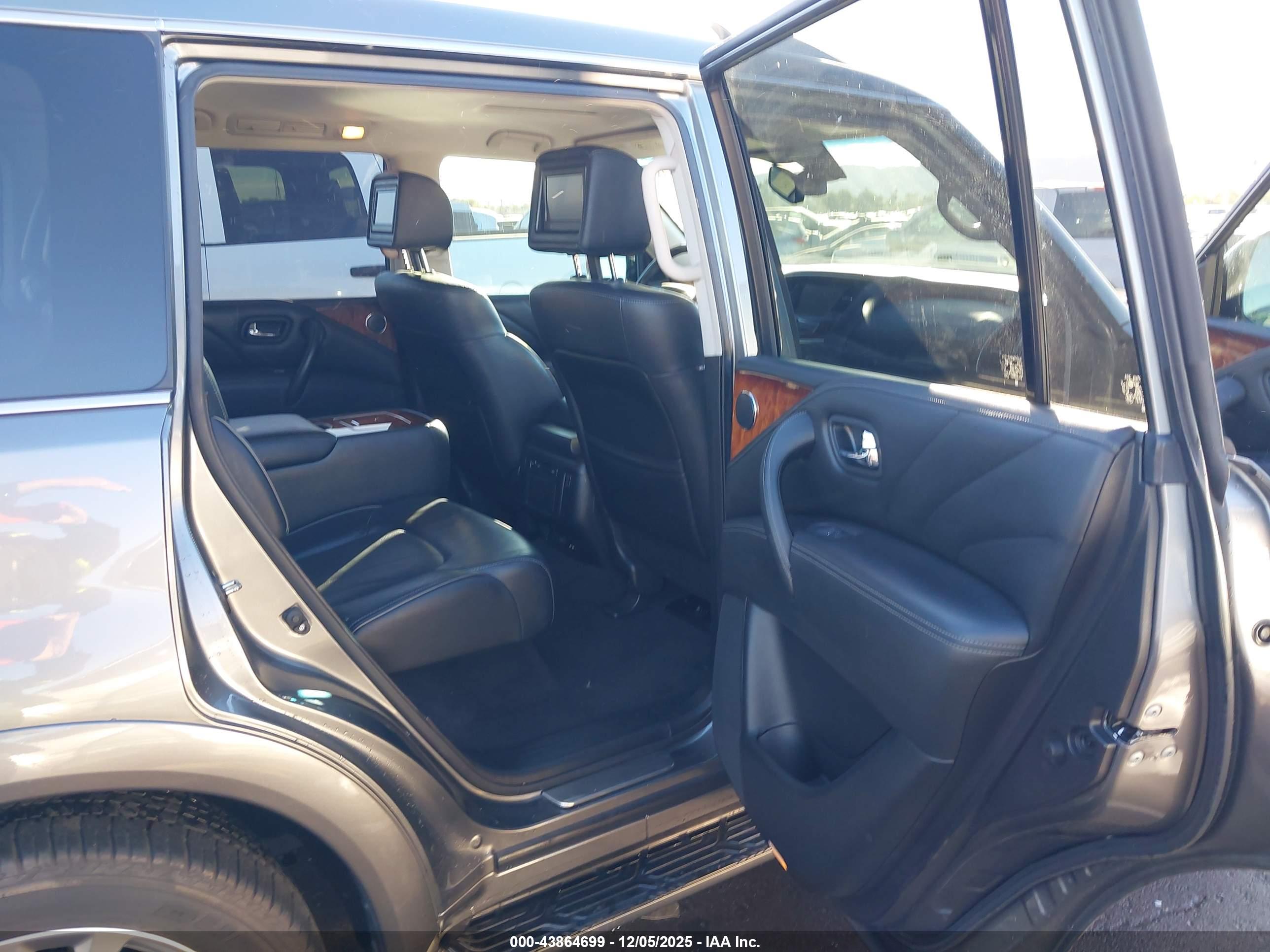 INFINITI QX80 image 8