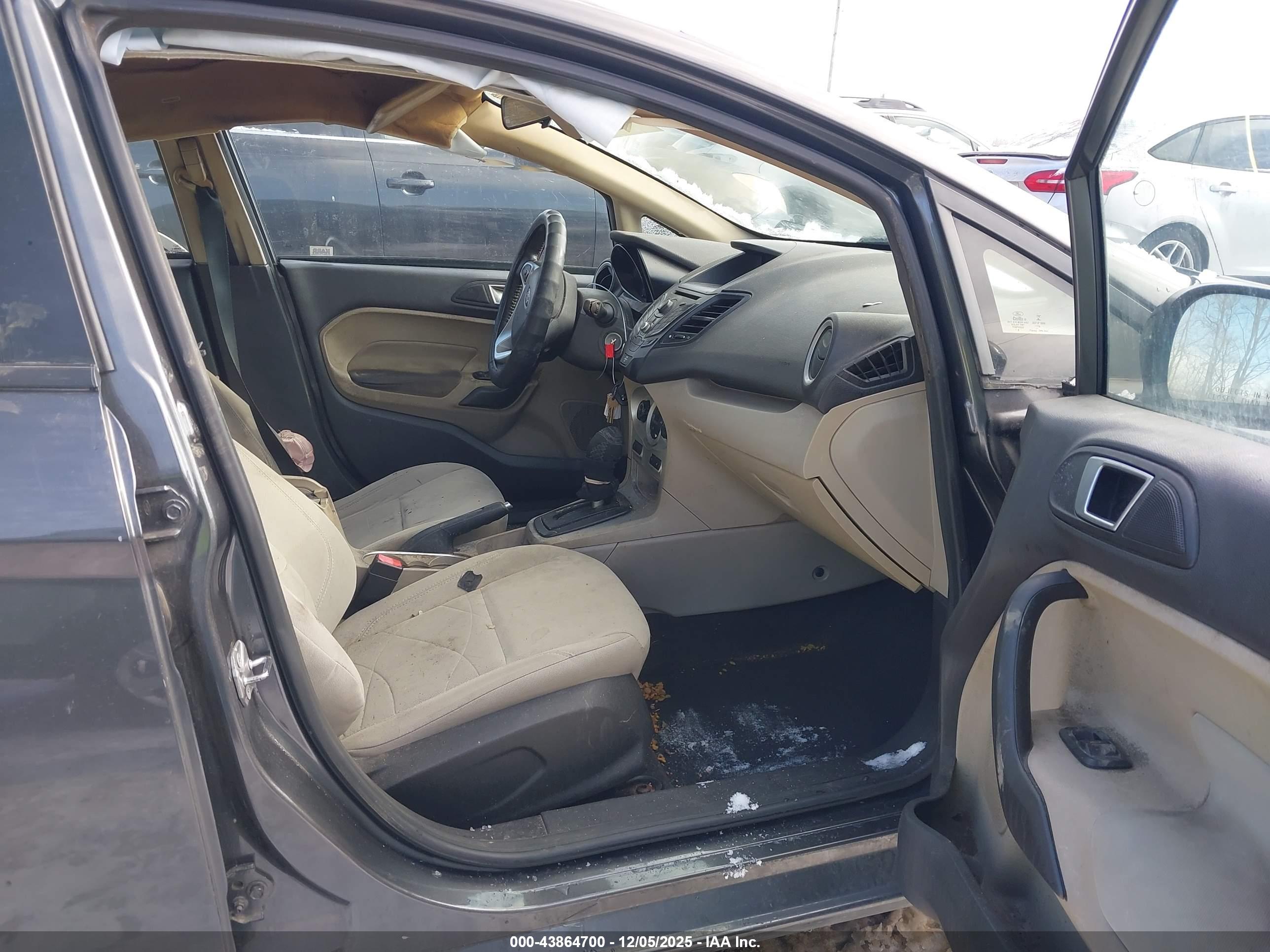 FORD FIESTA image 5