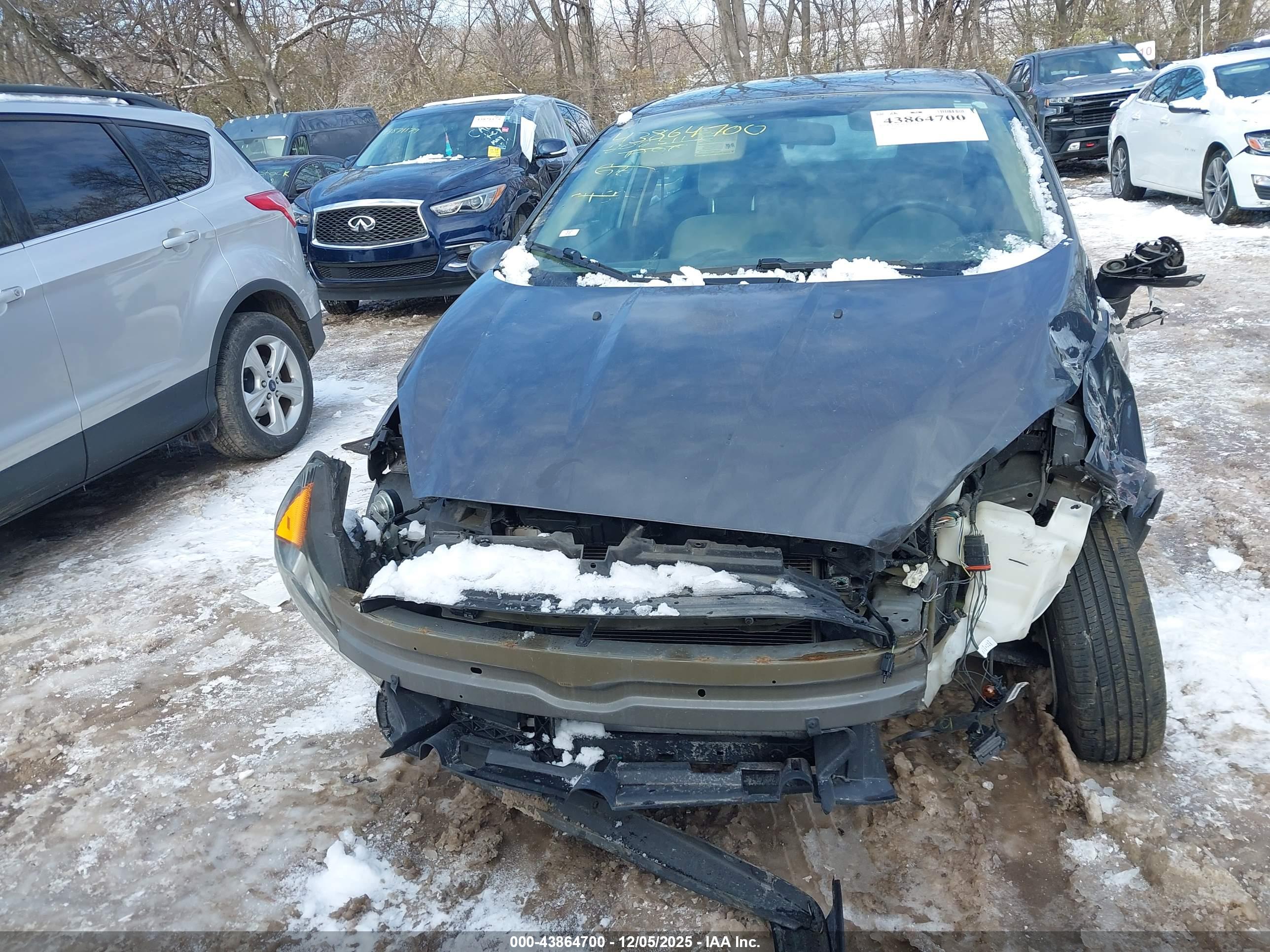 FORD FIESTA image 6