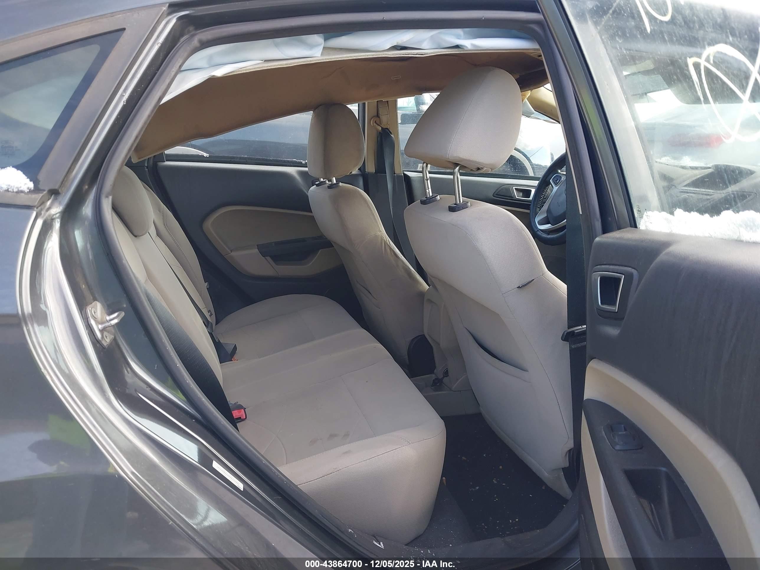FORD FIESTA image 8