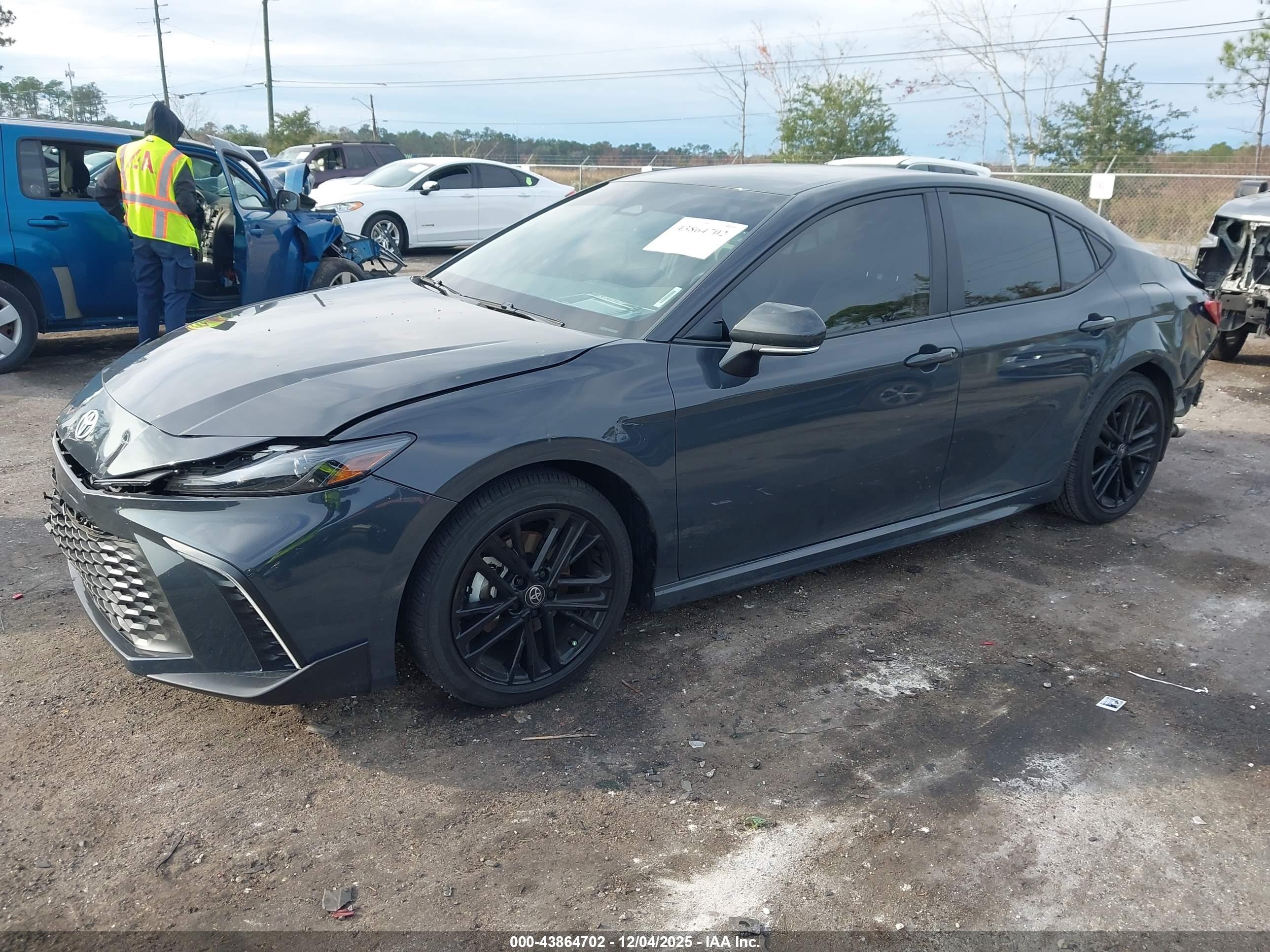 TOYOTA CAMRY image 2