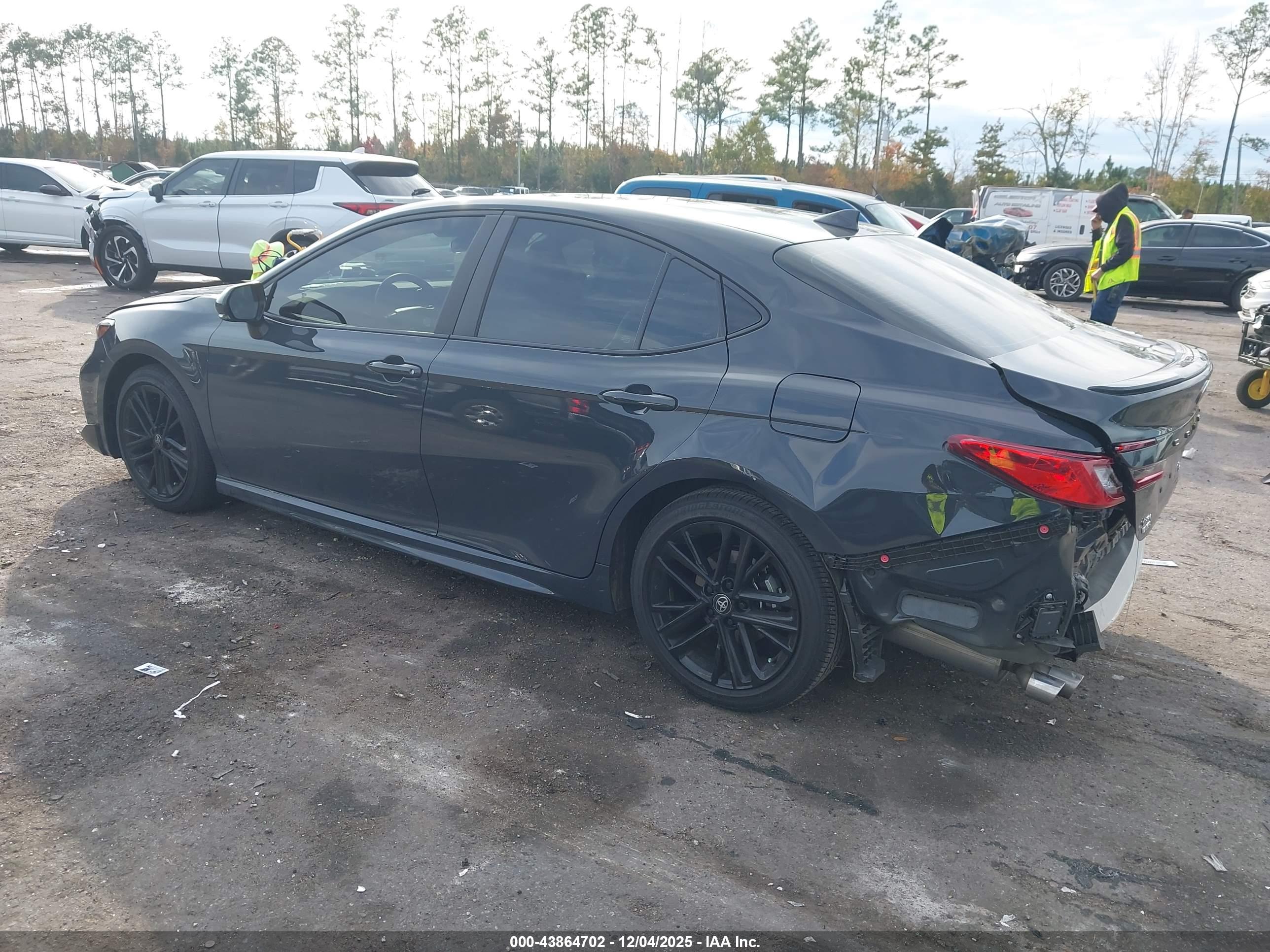 TOYOTA CAMRY image 3