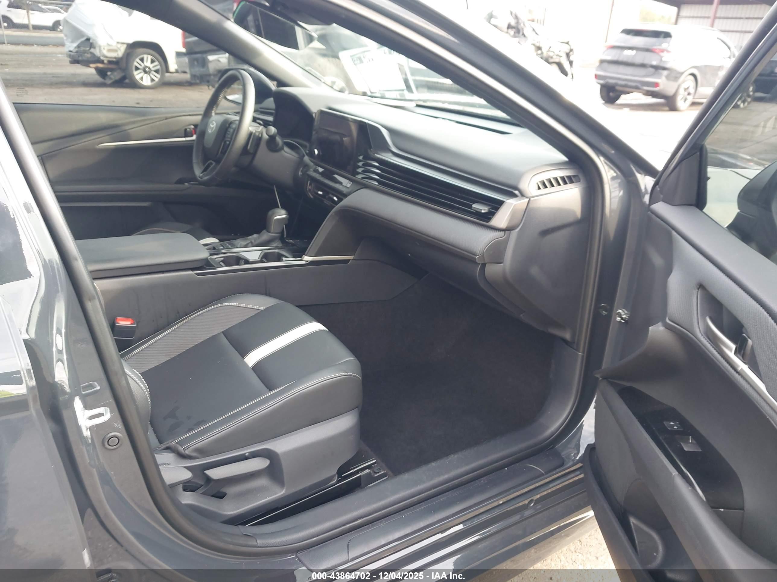TOYOTA CAMRY image 5