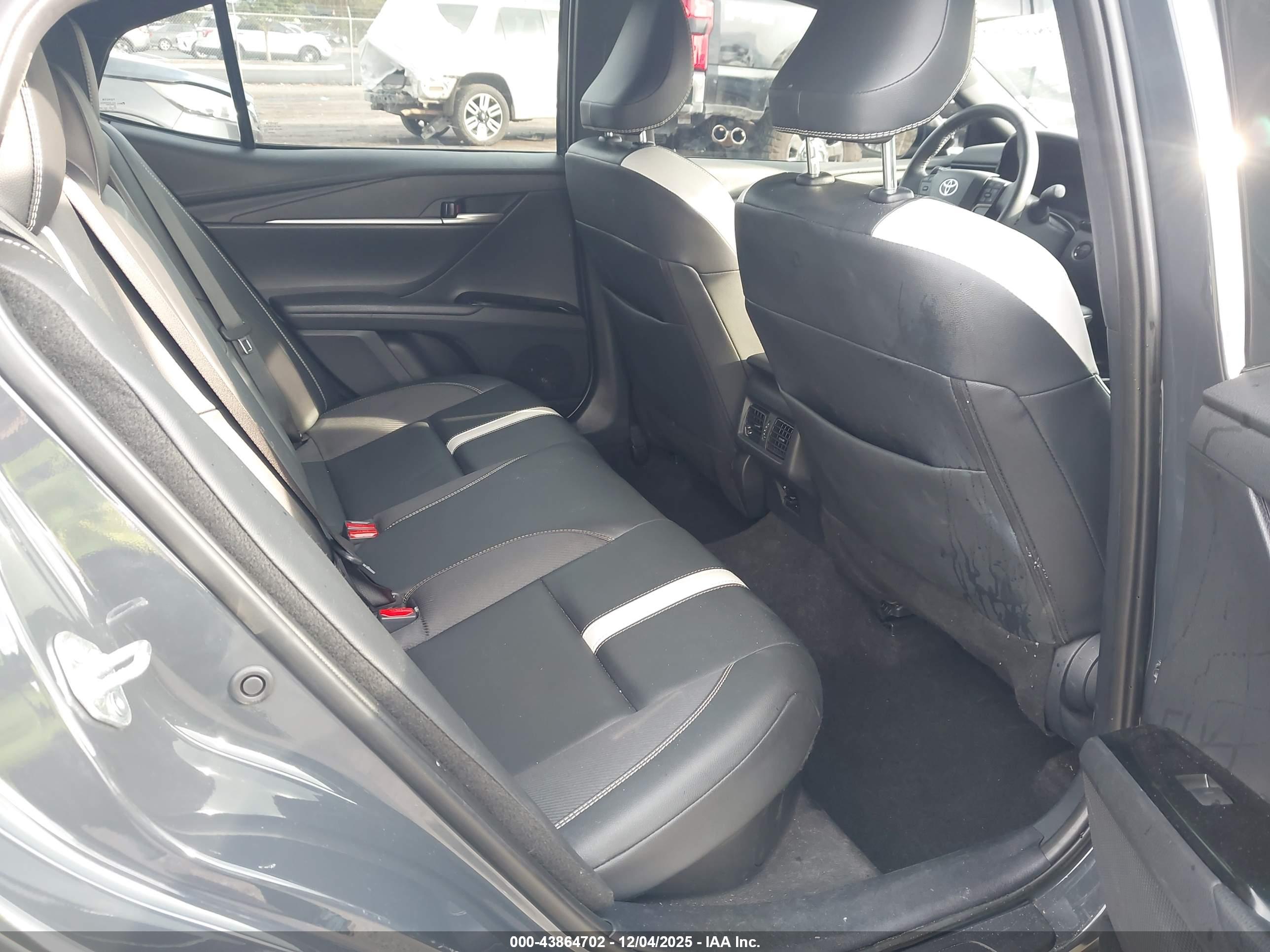 TOYOTA CAMRY image 8