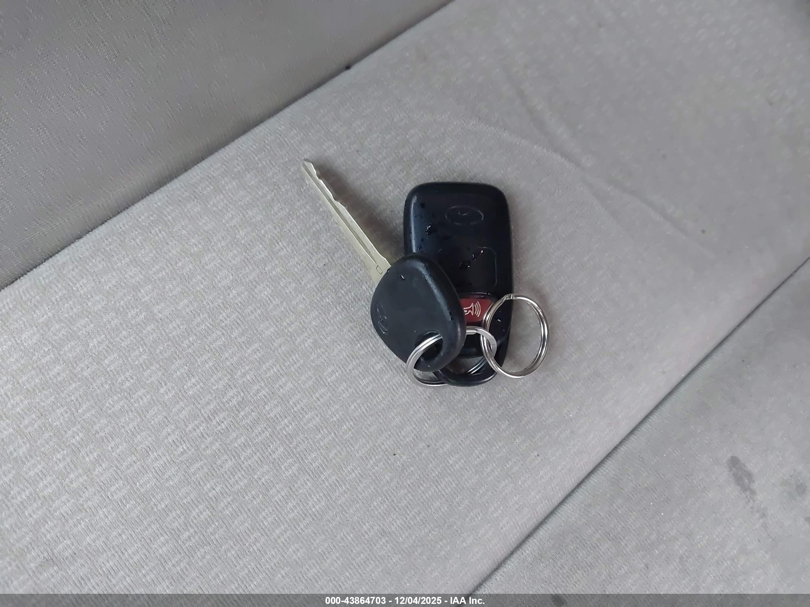 HYUNDAI ELANTRA image 11