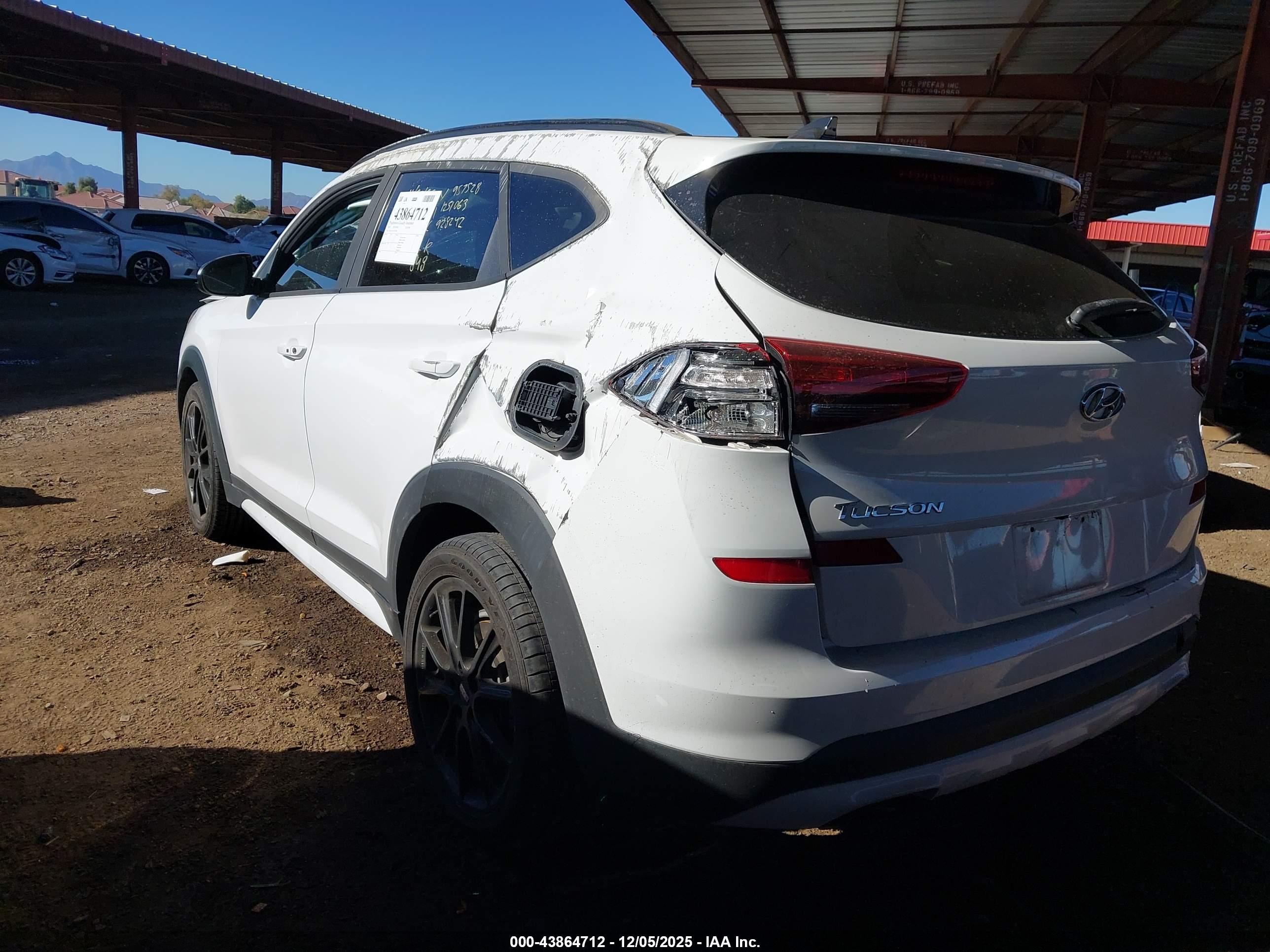 HYUNDAI TUCSON image 3
