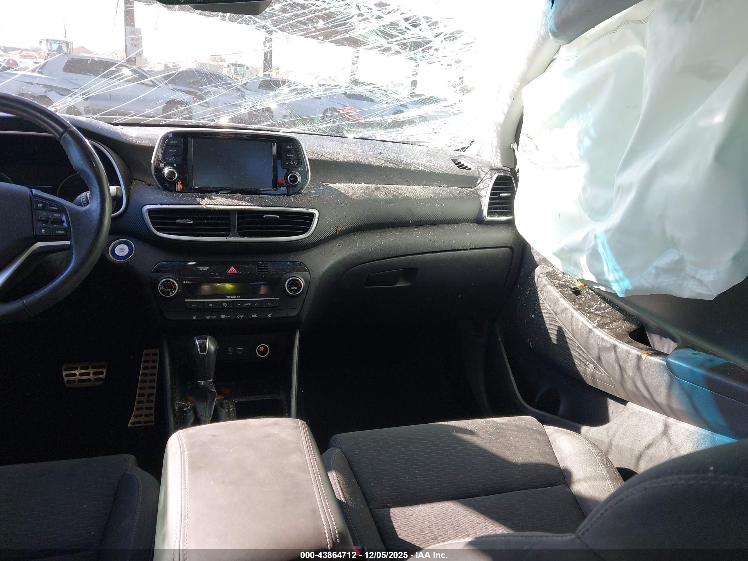 HYUNDAI TUCSON image 5