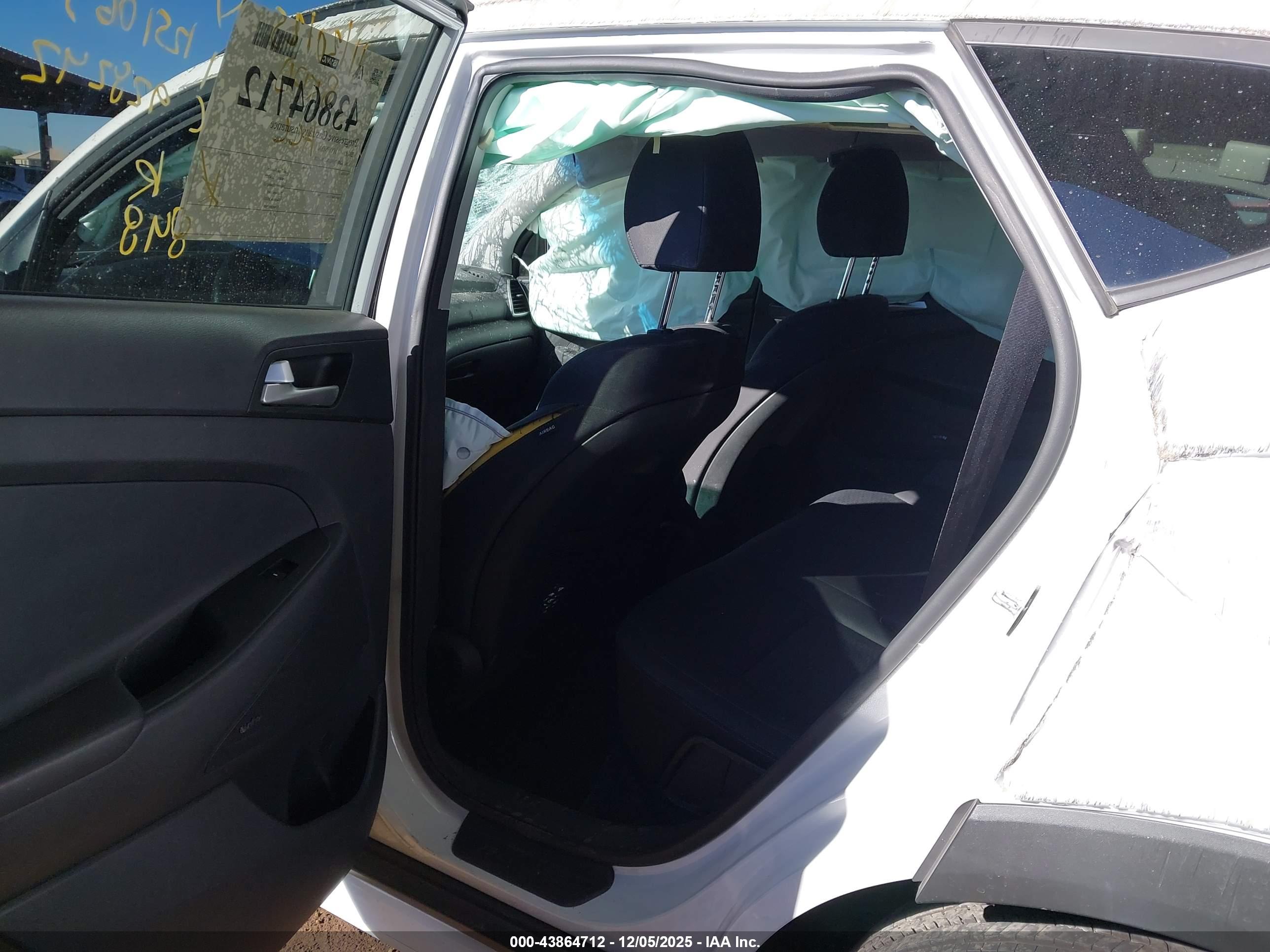 HYUNDAI TUCSON image 8