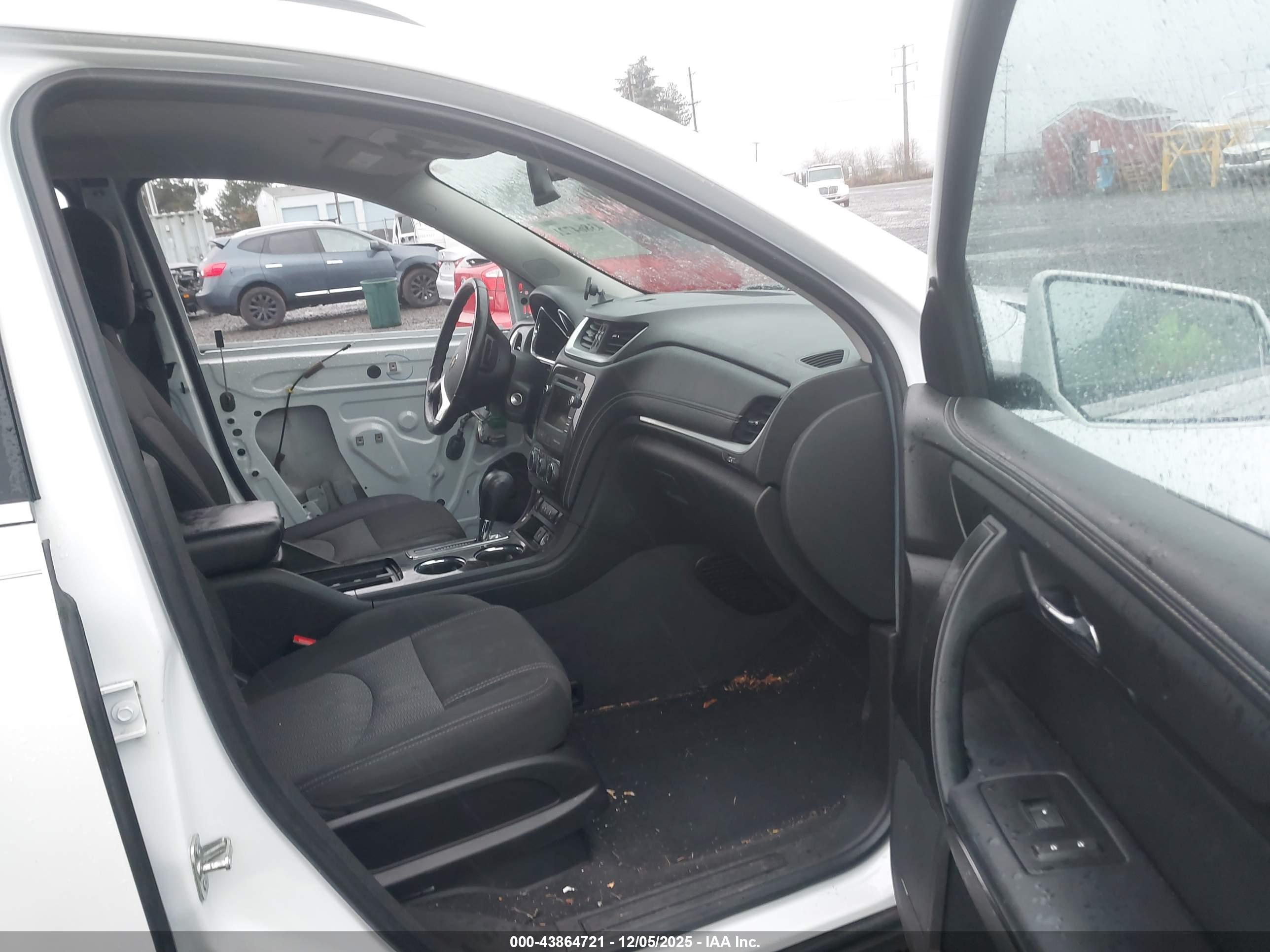 CHEVROLET TRAVERSE image 5