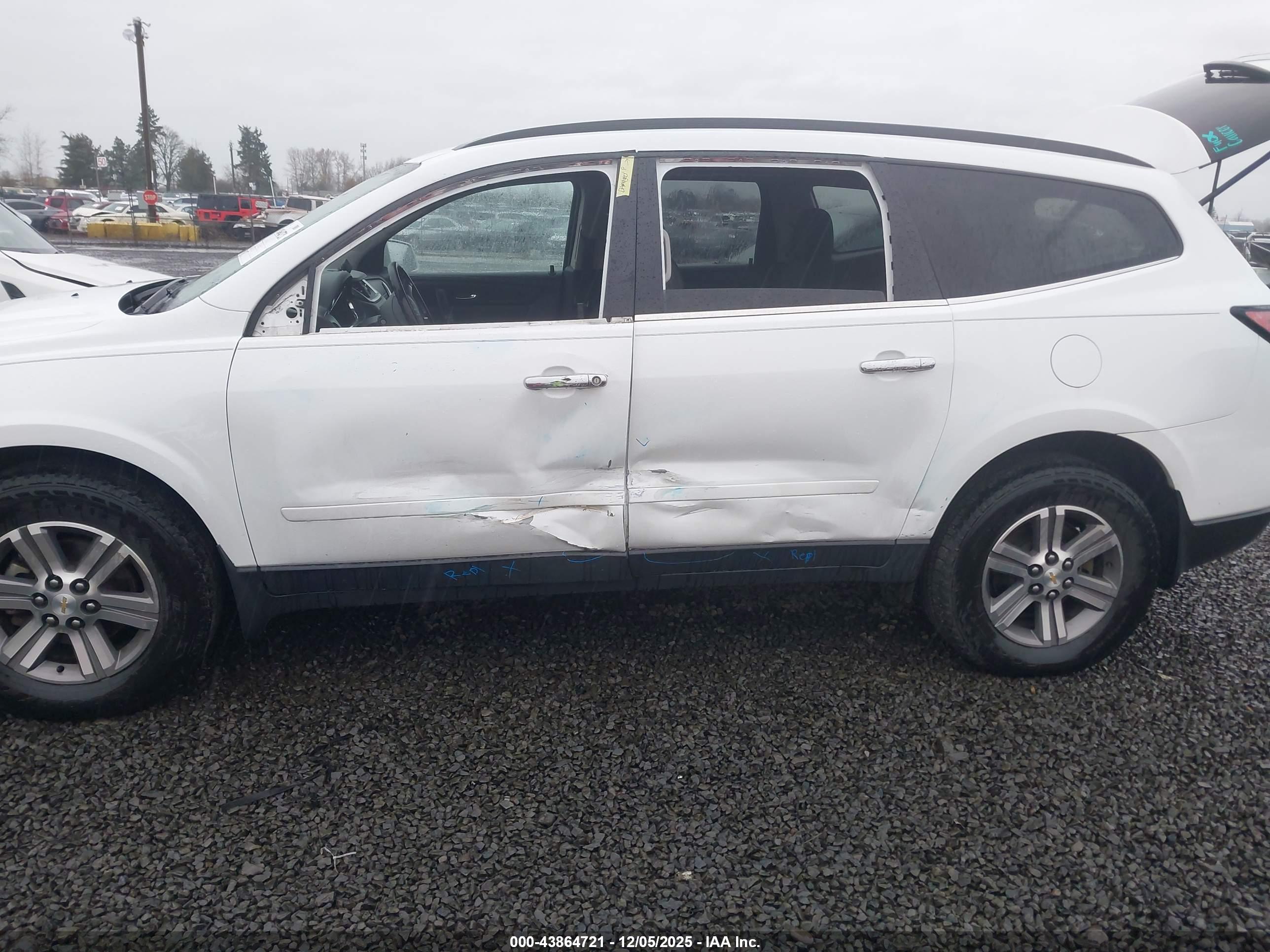 CHEVROLET TRAVERSE image 6