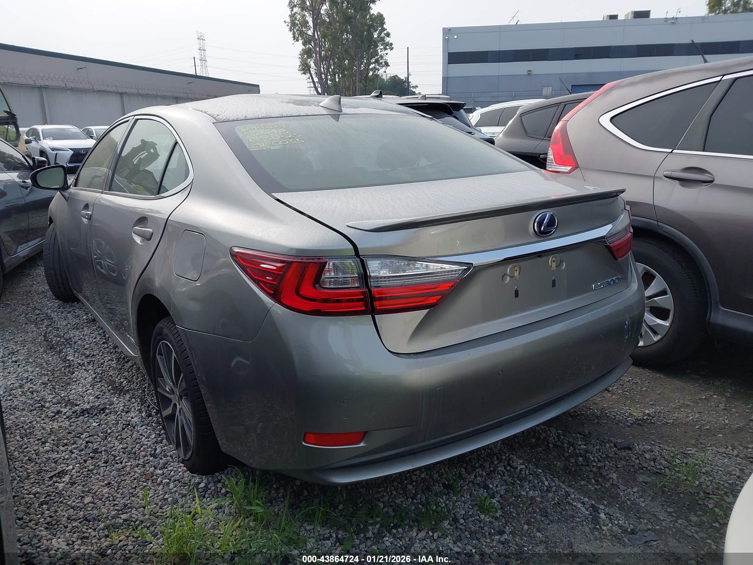 LEXUS ES image 3
