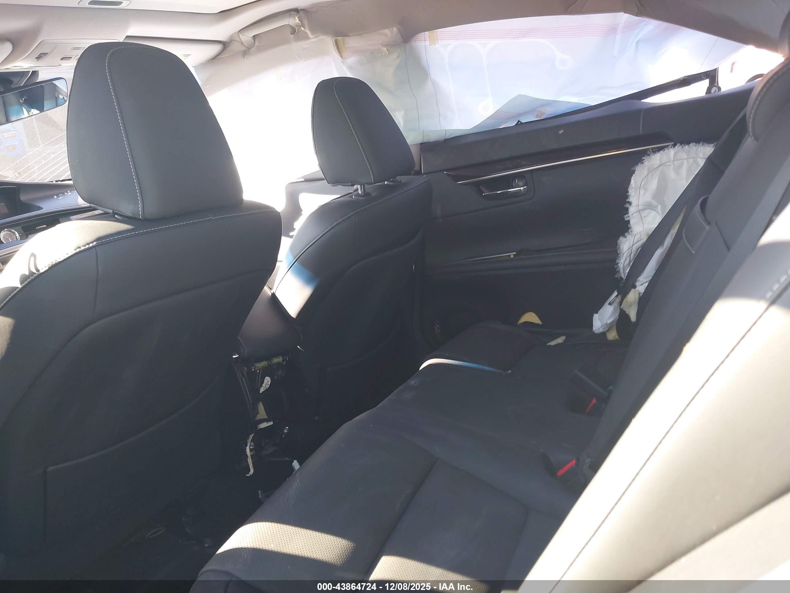 LEXUS ES image 8