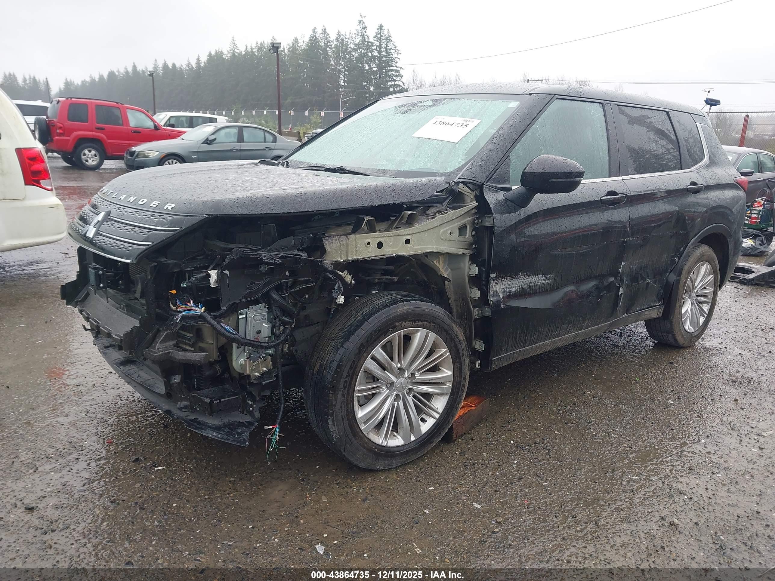MITSUBISHI OUTLANDER image 2