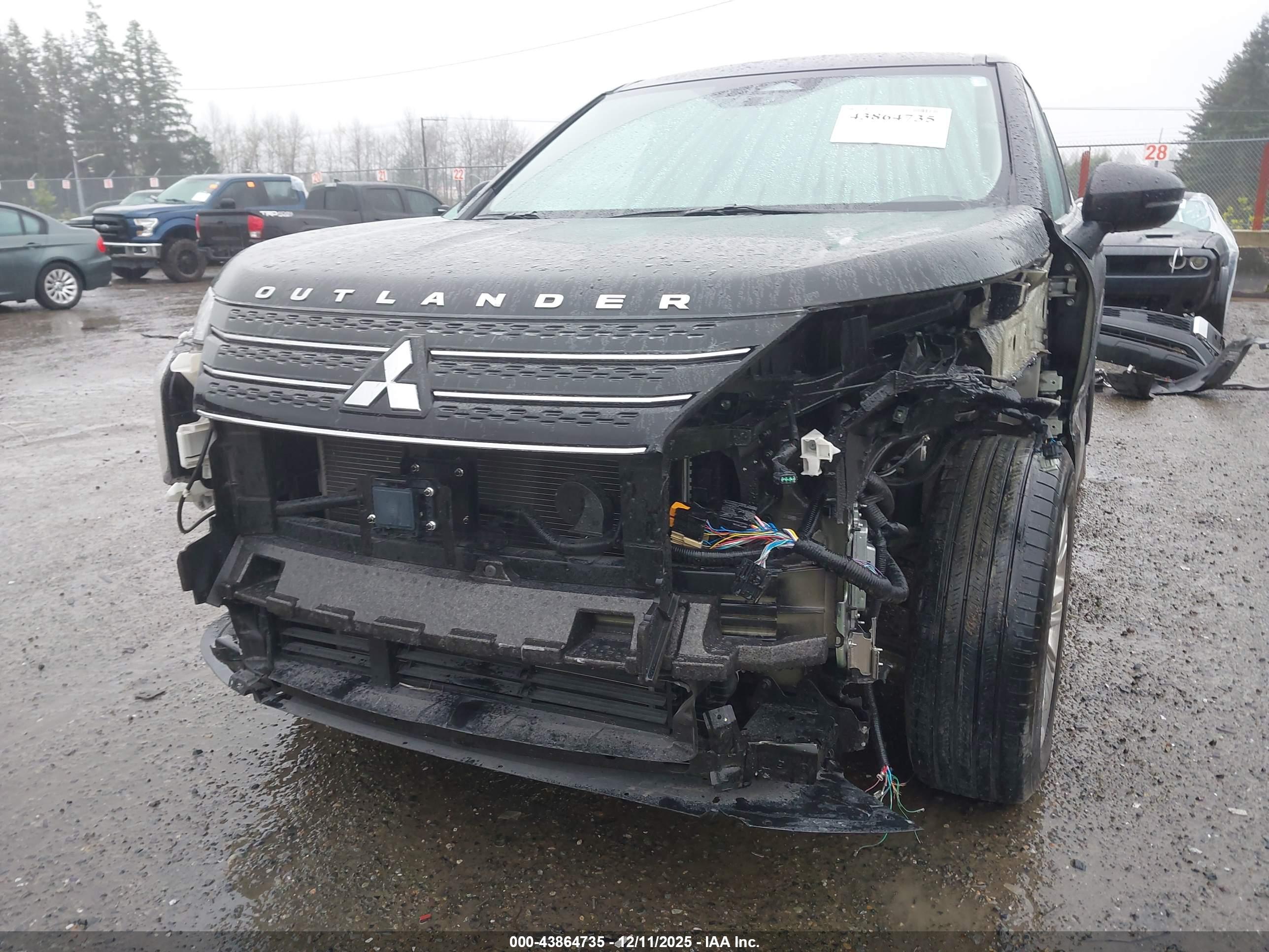 MITSUBISHI OUTLANDER image 6