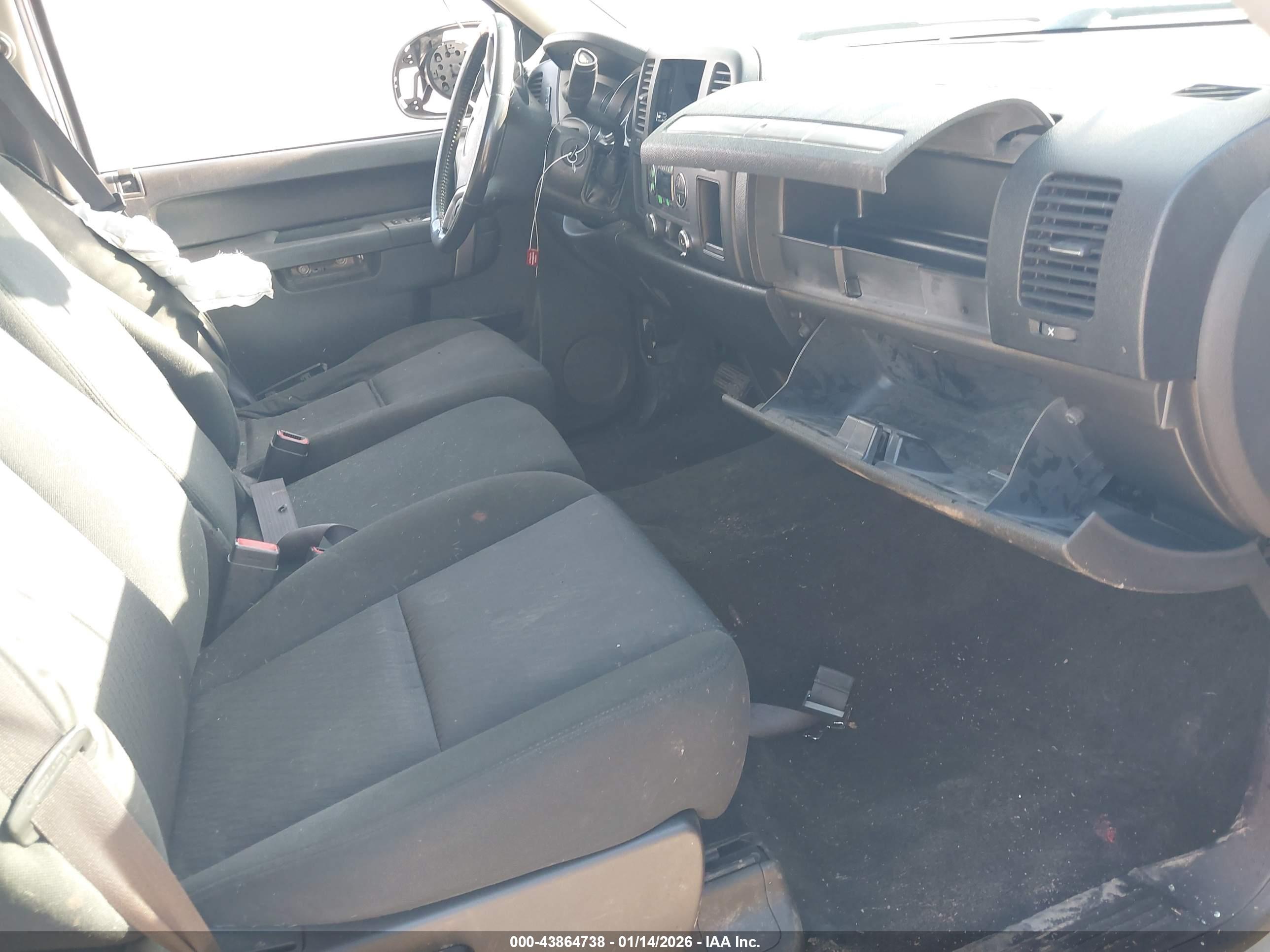 CHEVROLET SILVERADO image 5