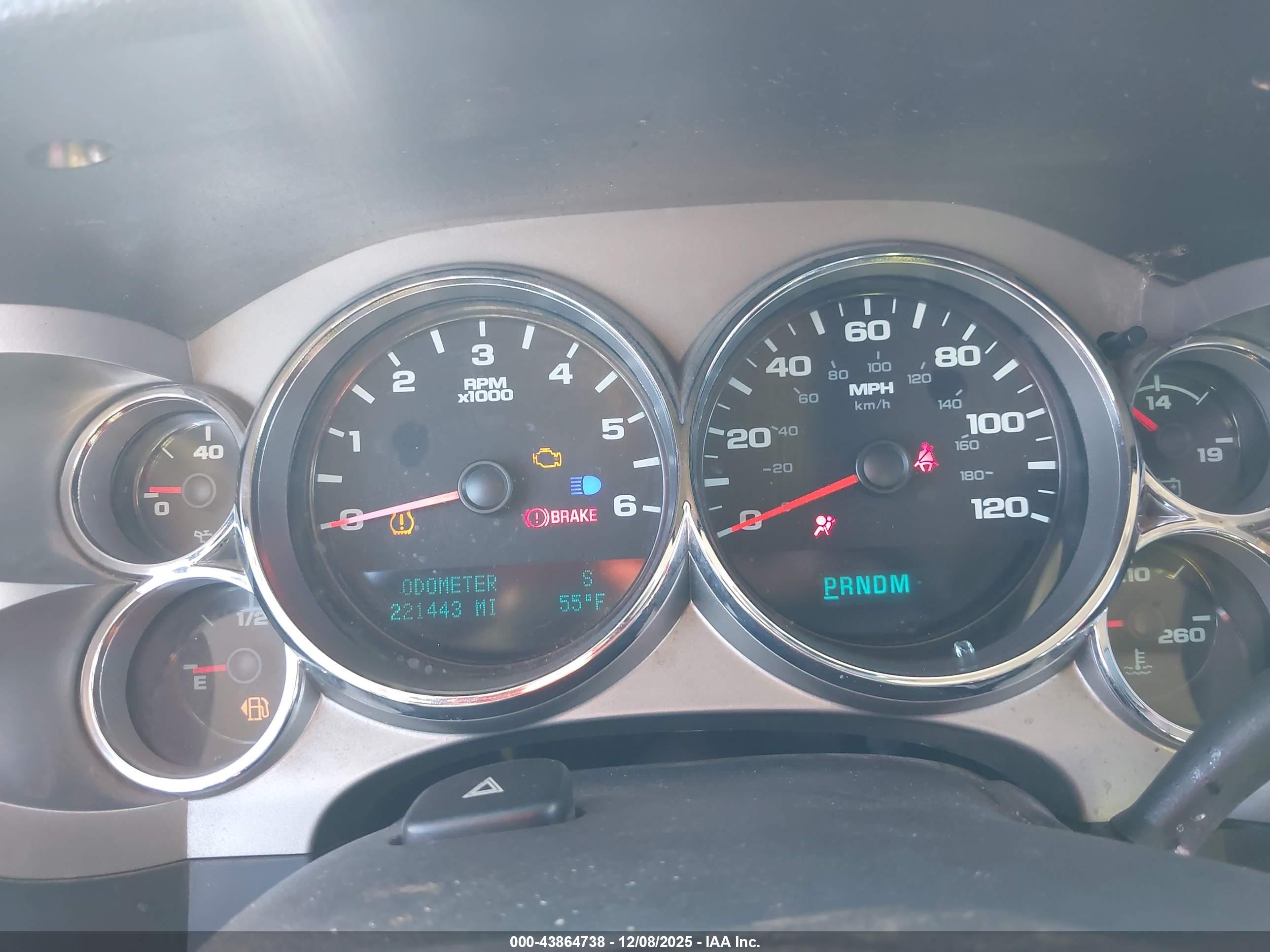 CHEVROLET SILVERADO image 7