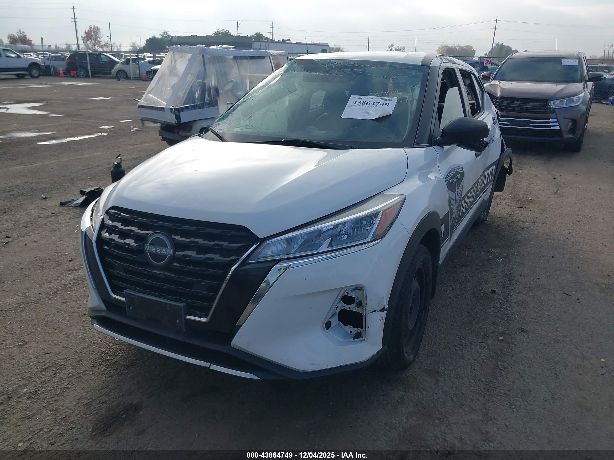 NISSAN KICKS image 2