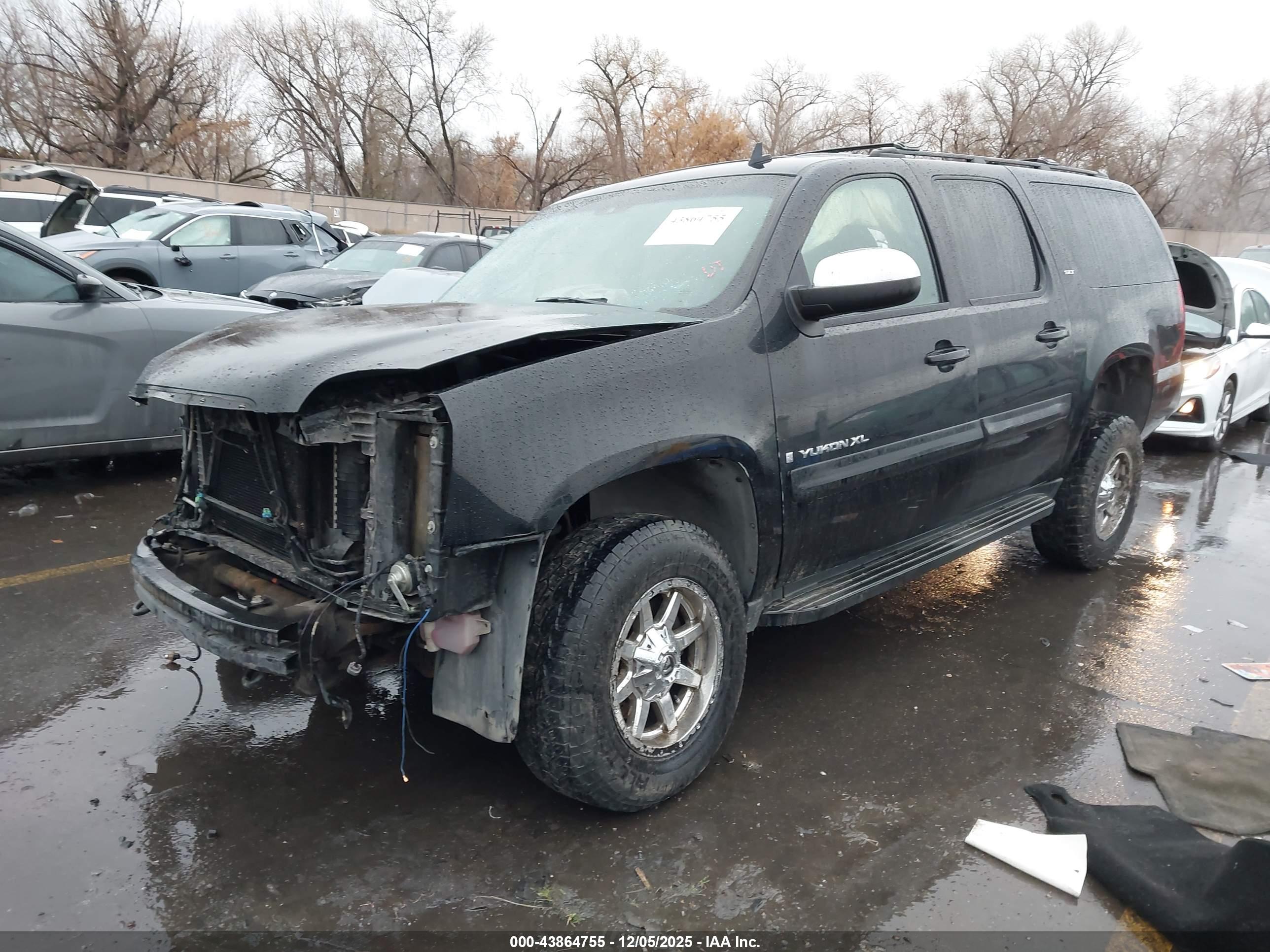 GMC YUKON image 2