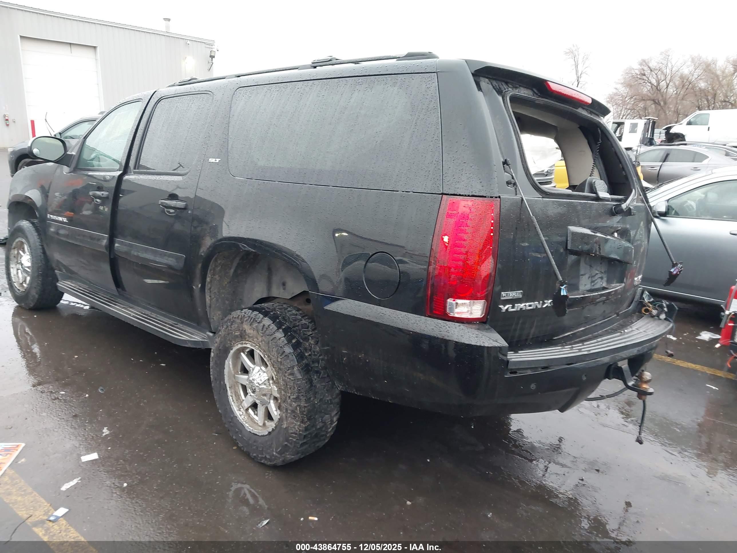 GMC YUKON image 3