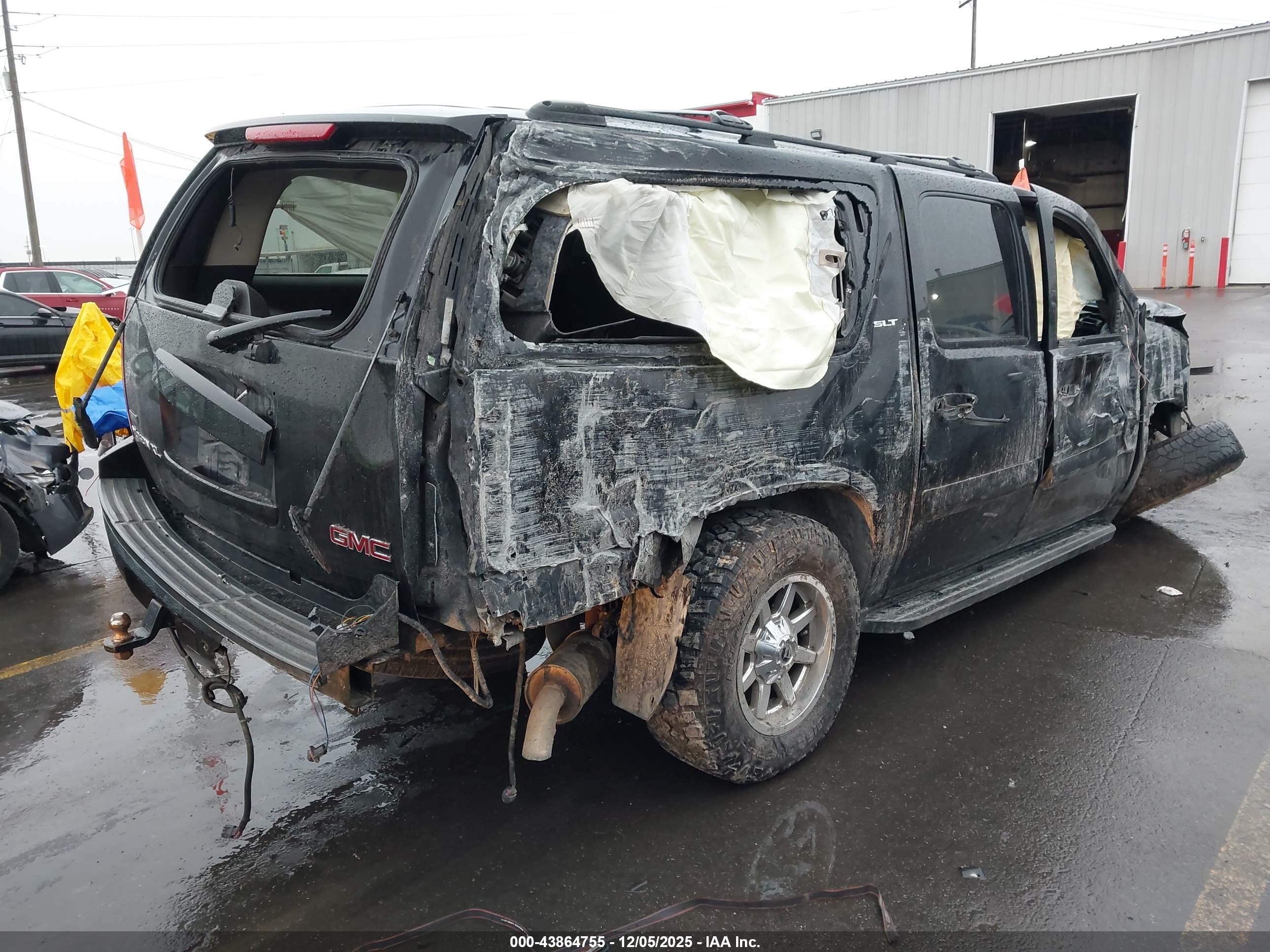 GMC YUKON image 4