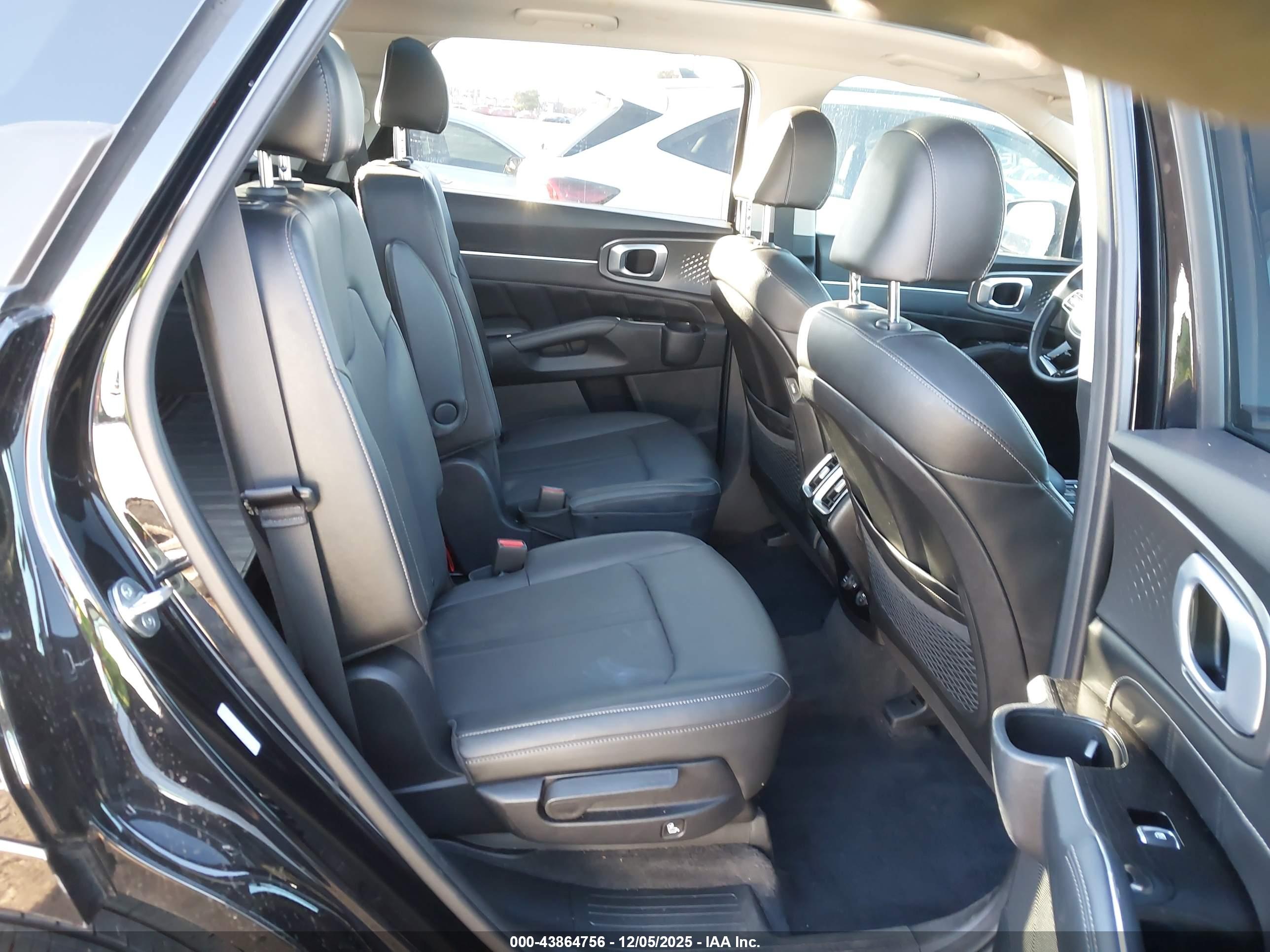 KIA SORENTO image 8