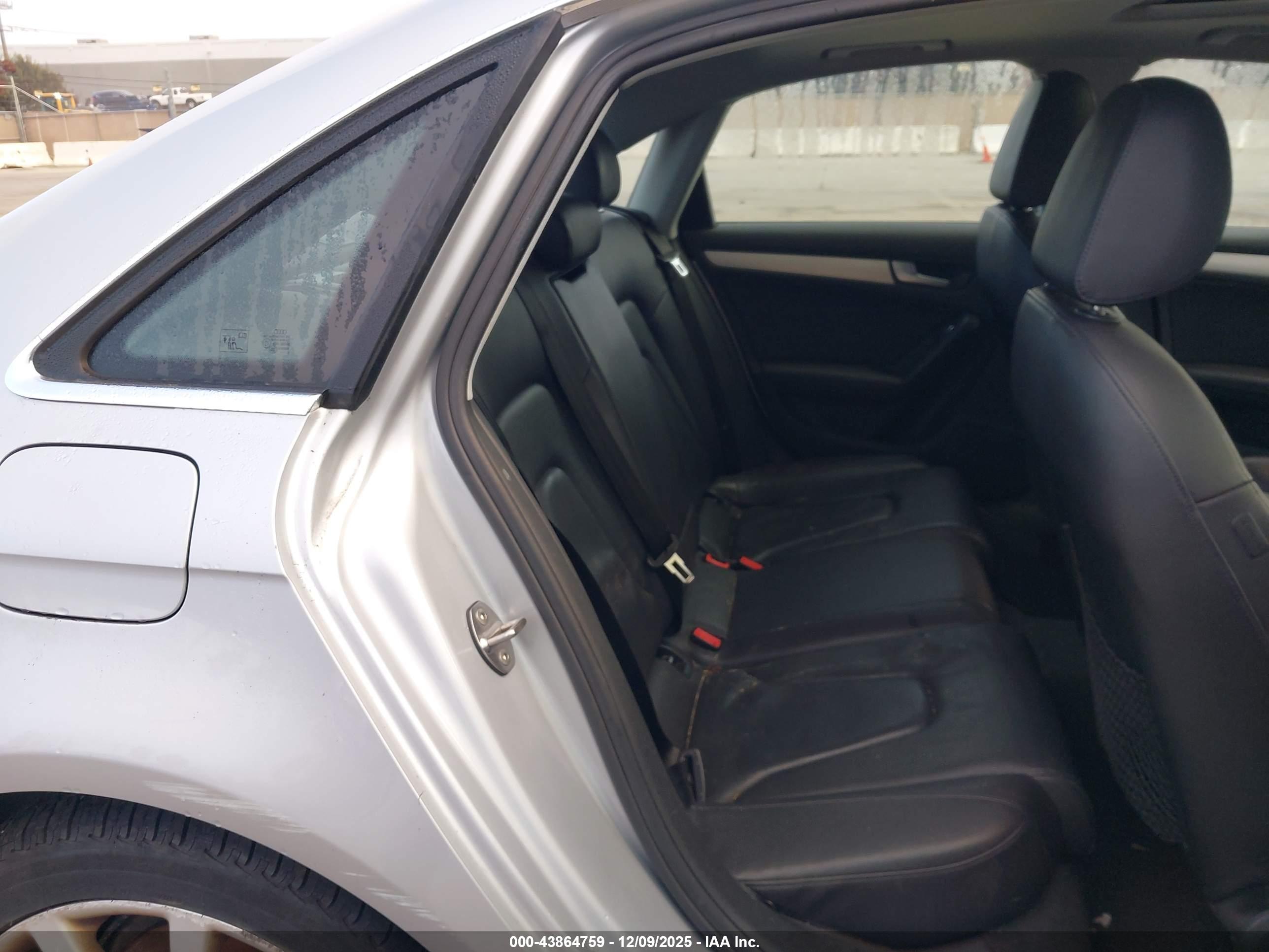 AUDI A4 image 8
