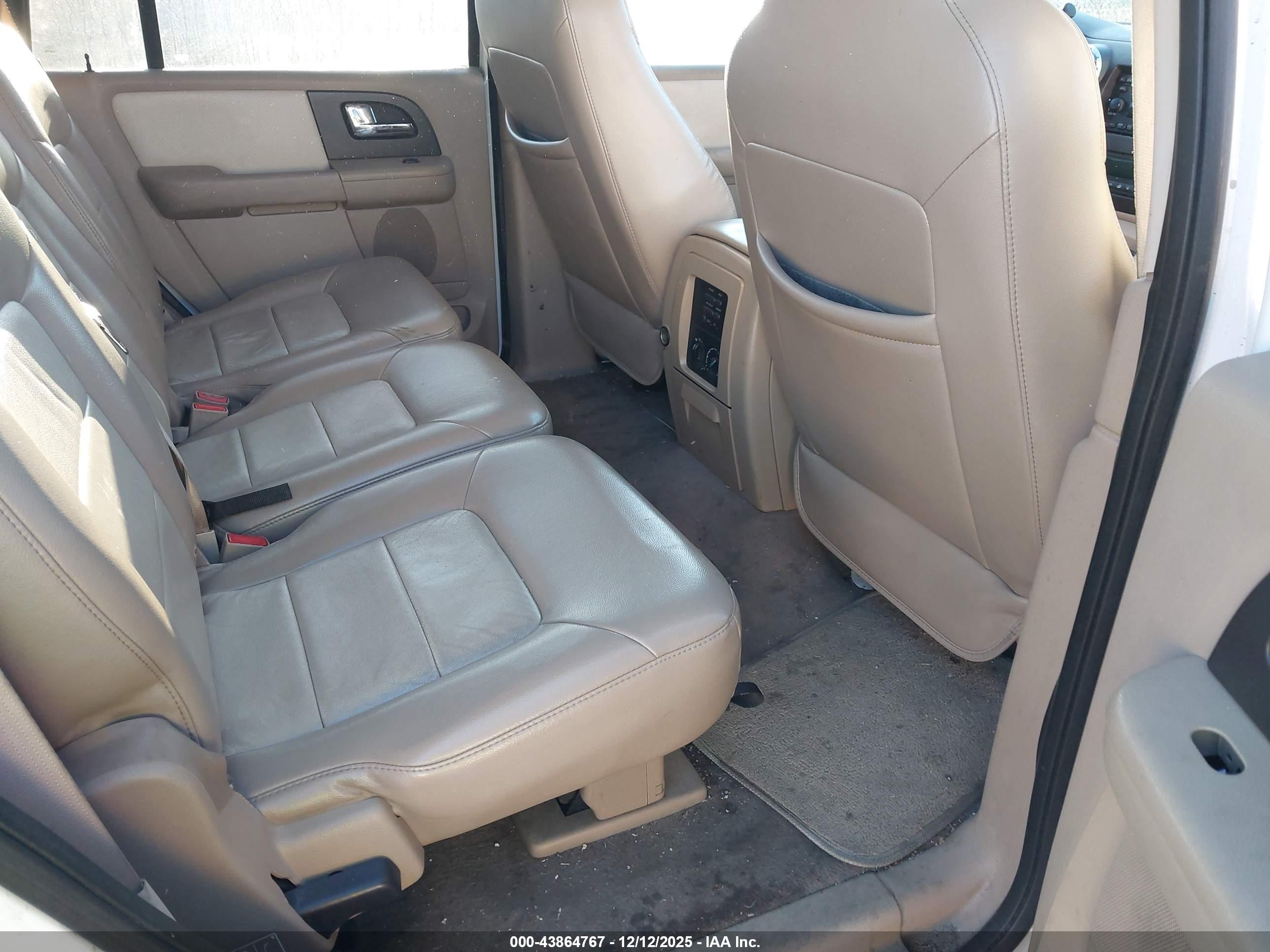 FORD EXPEDITION image 8