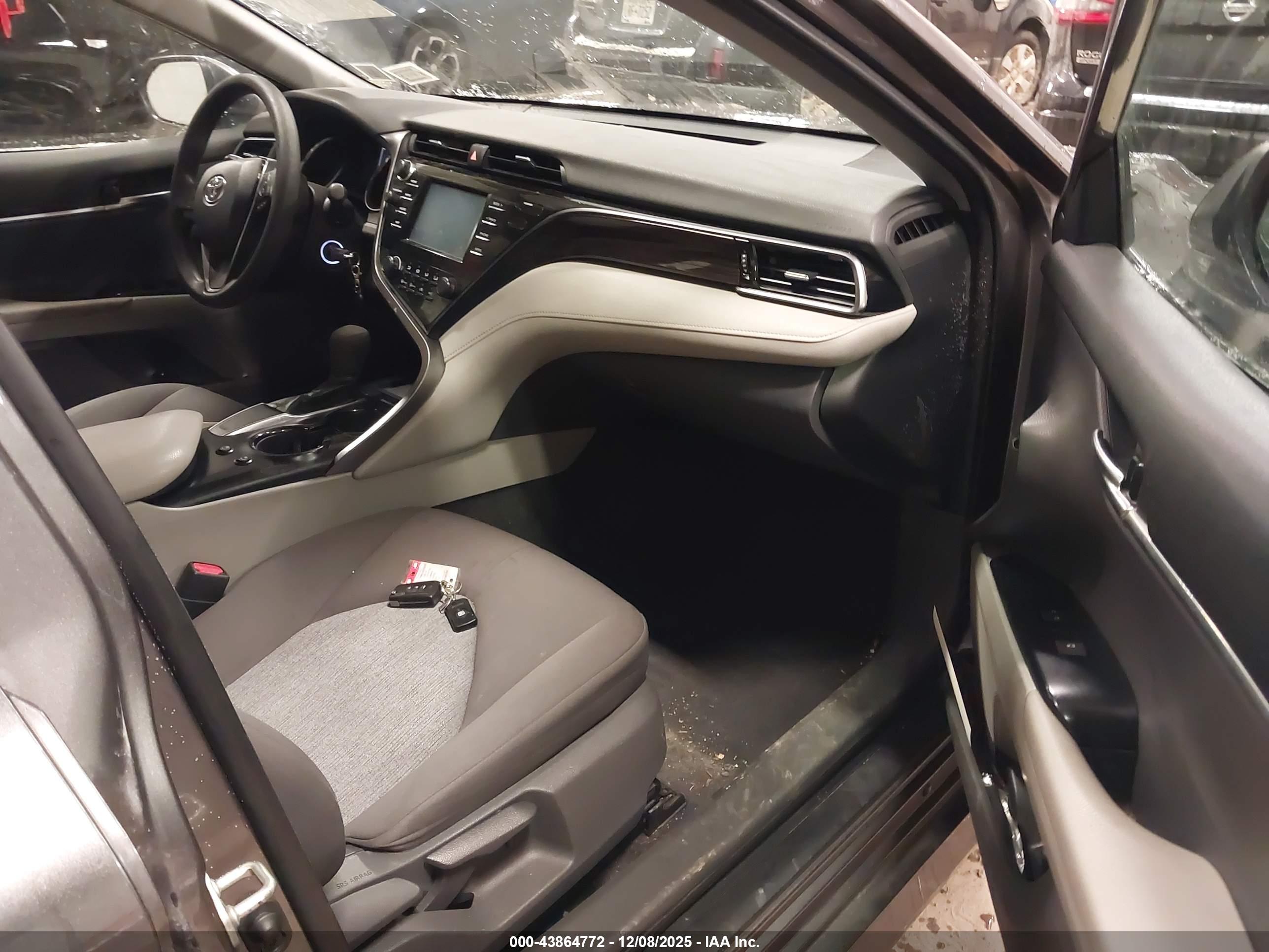 TOYOTA CAMRY image 5