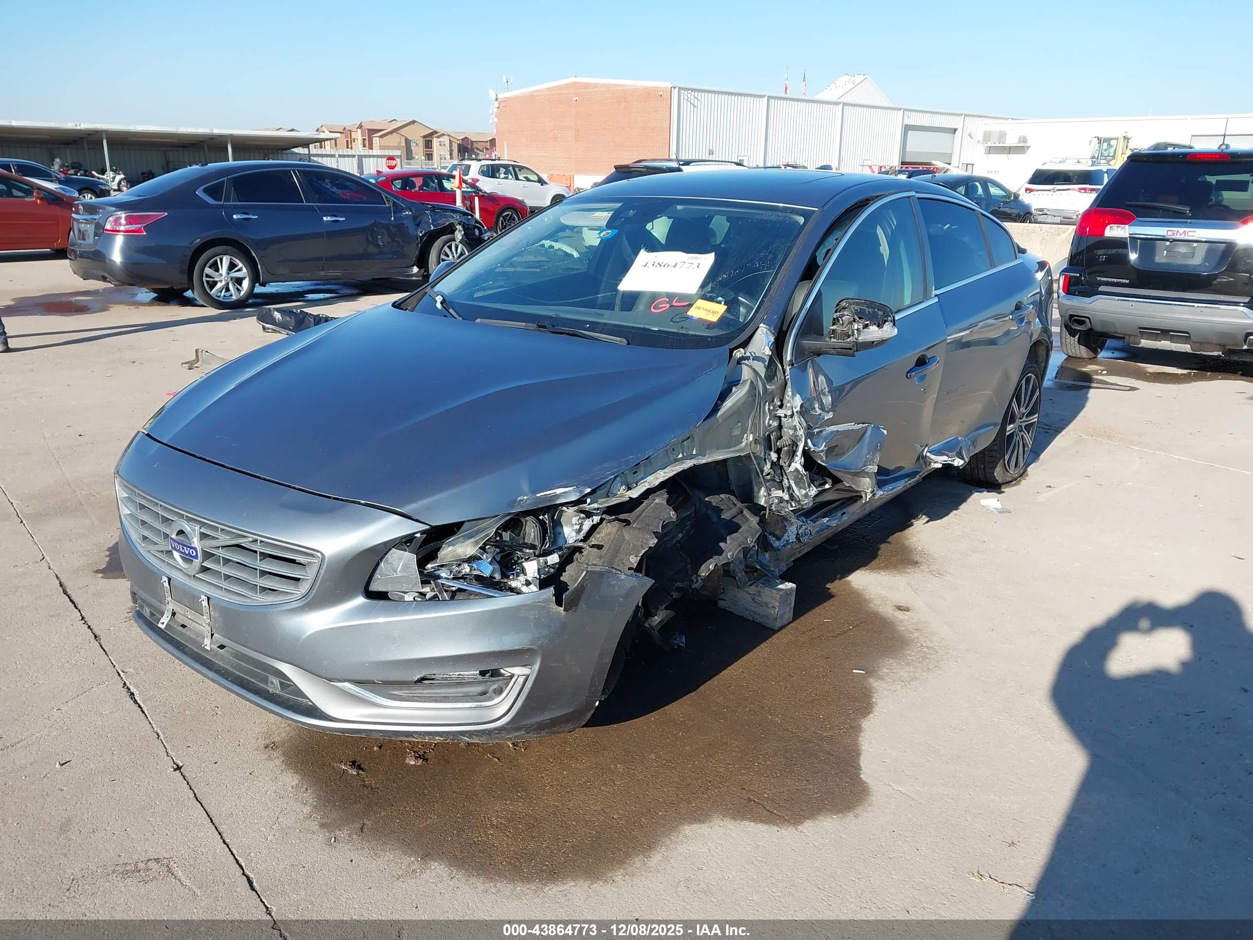 VOLVO S60 image 2