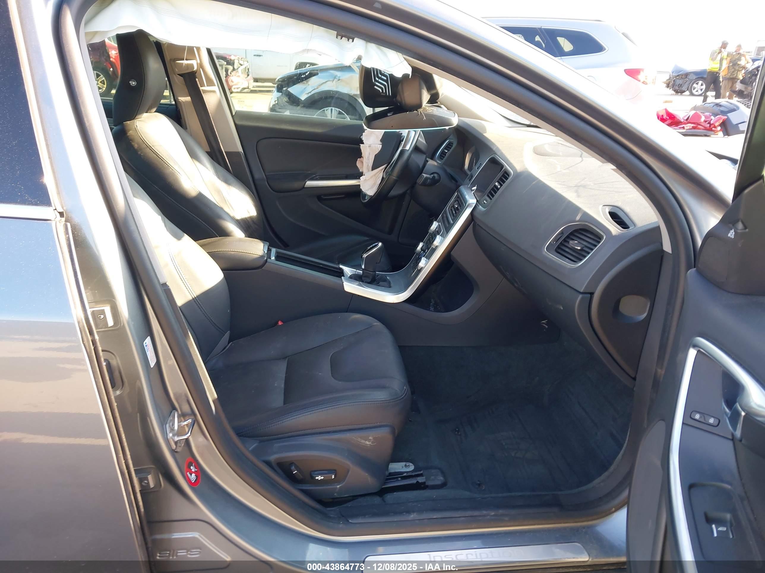 VOLVO S60 image 5