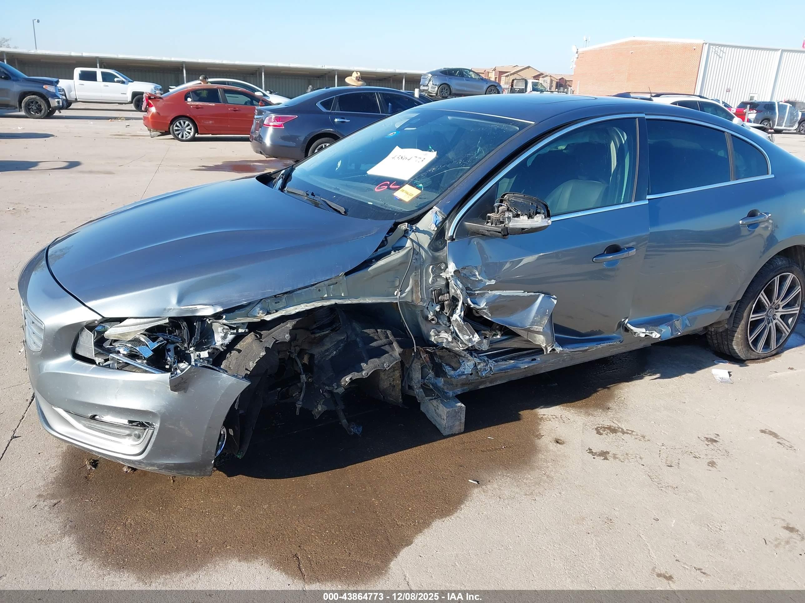 VOLVO S60 image 6